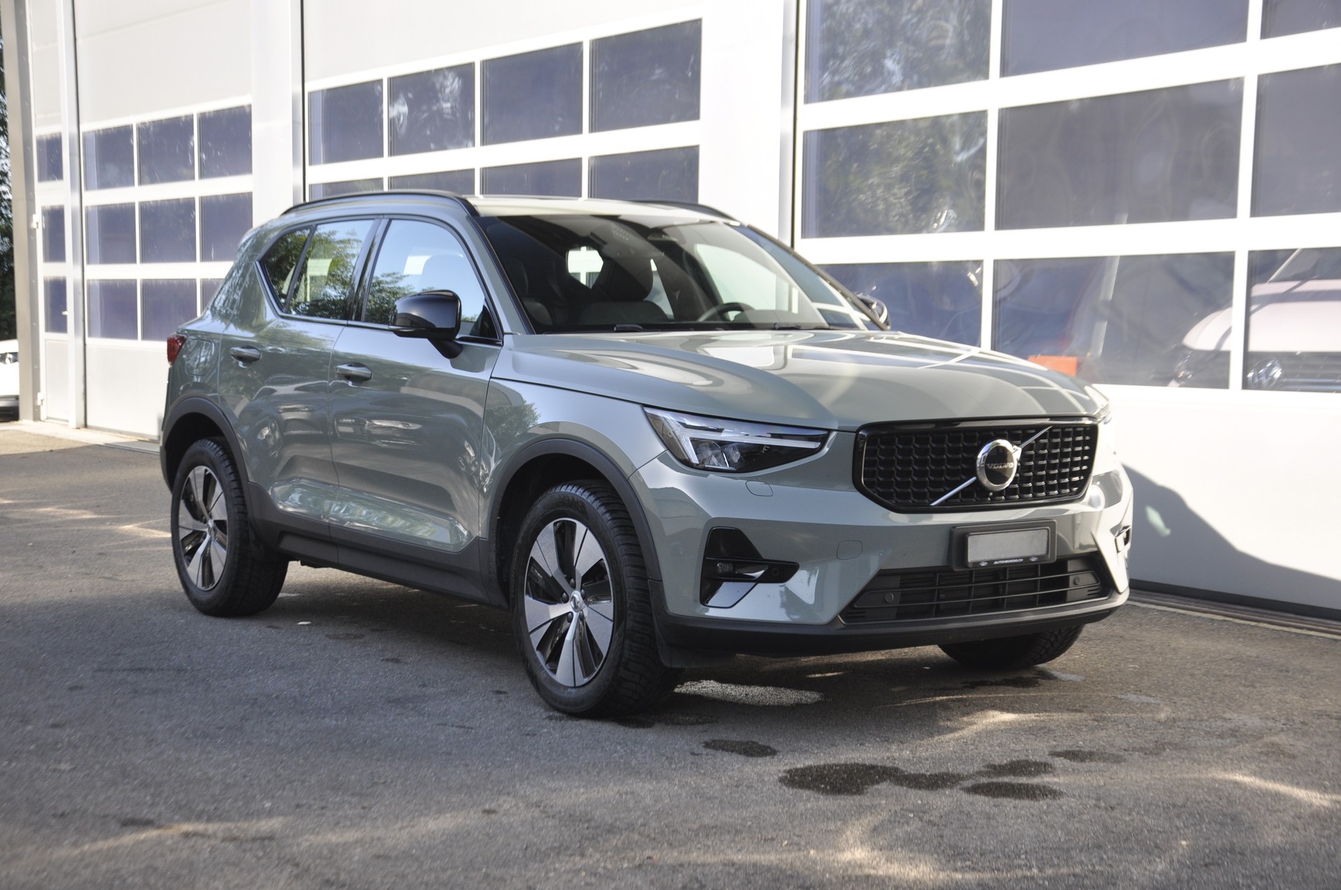 VOLVO XC40 B3 Benzin Mild Hybrid Plus Dark DCT-image-0