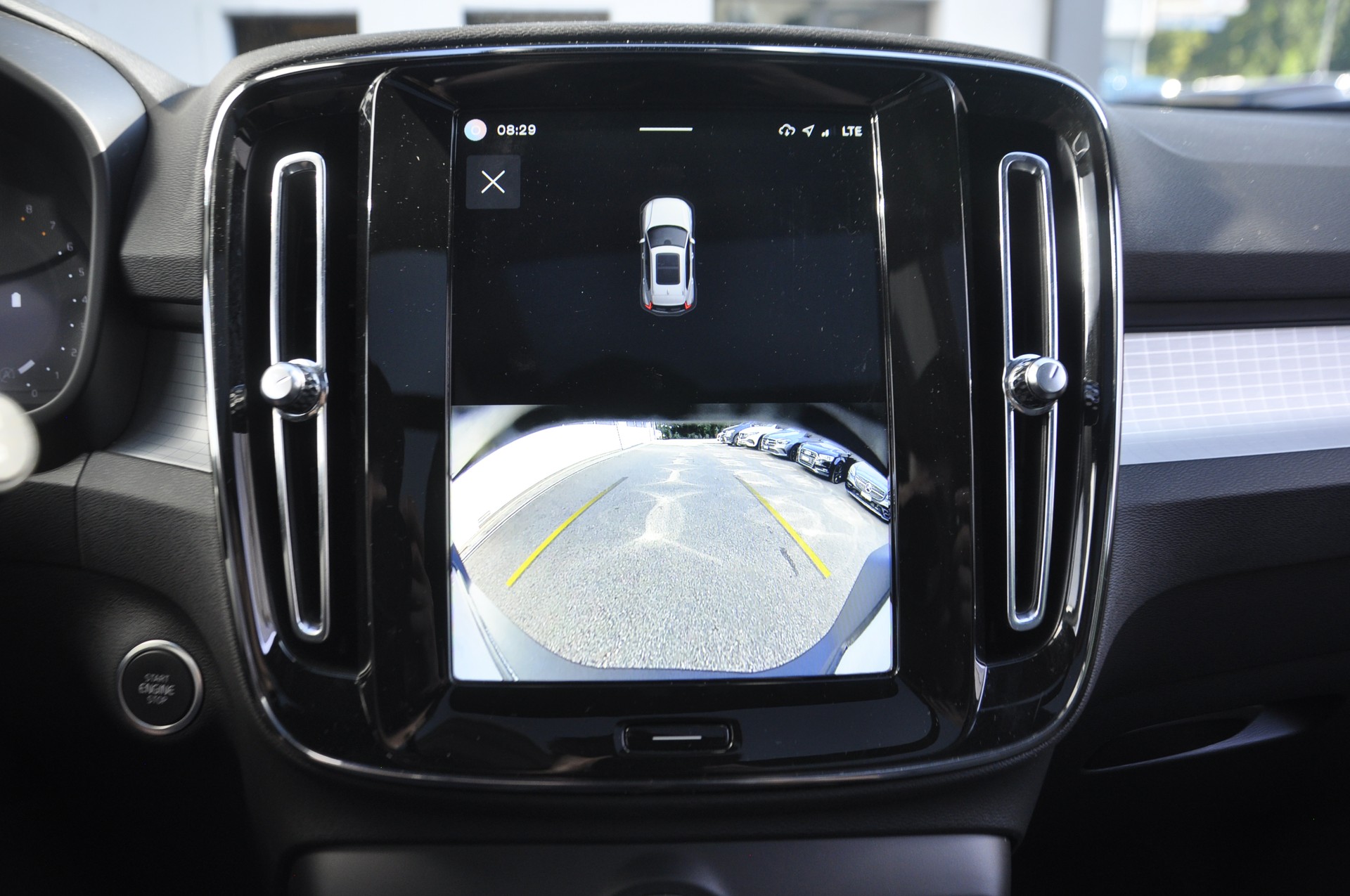 VOLVO XC40 B3 Benzin Mild Hybrid Plus Dark DCT-image-10