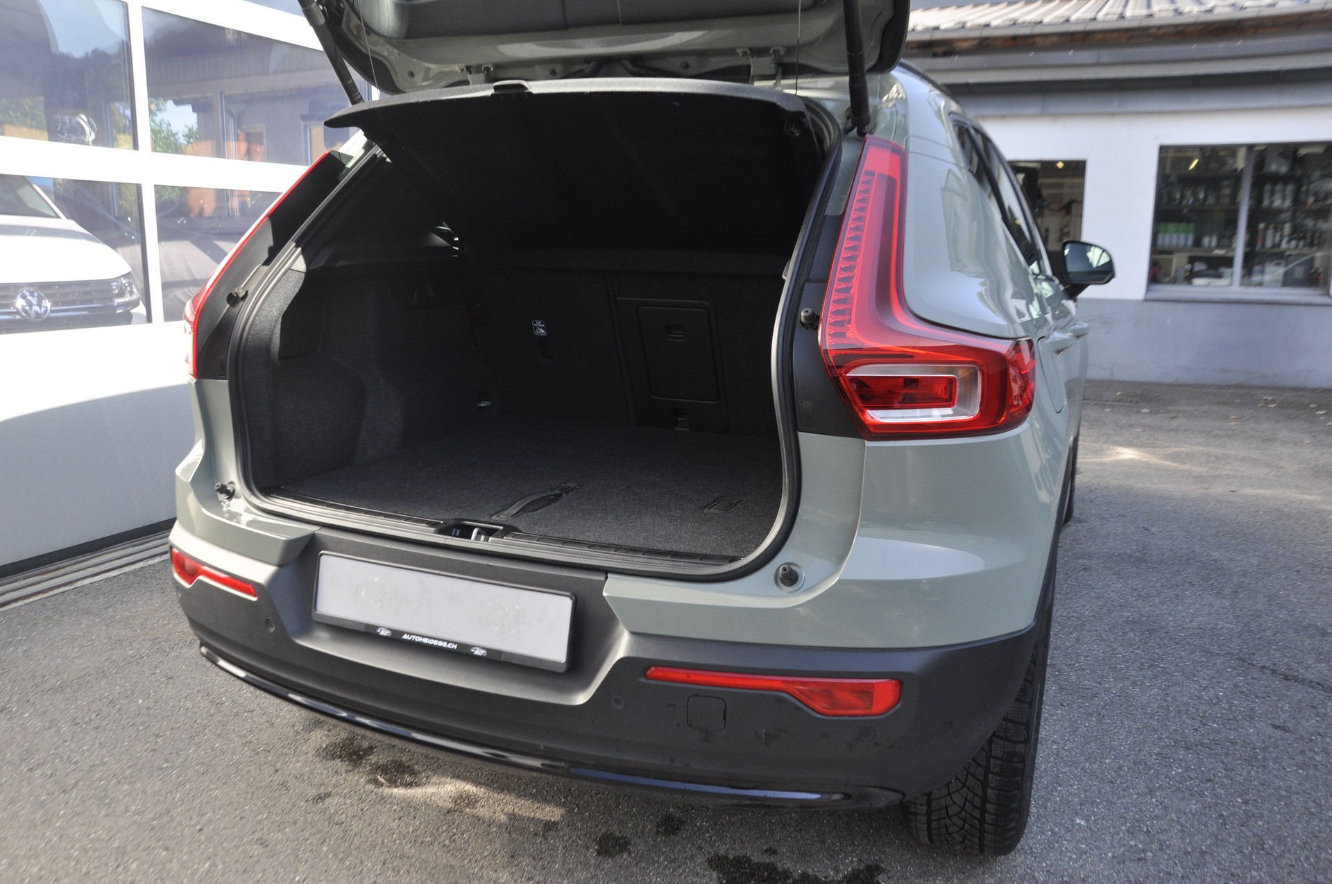 VOLVO XC40 B3 Benzin Mild Hybrid Plus Dark DCT-image-14