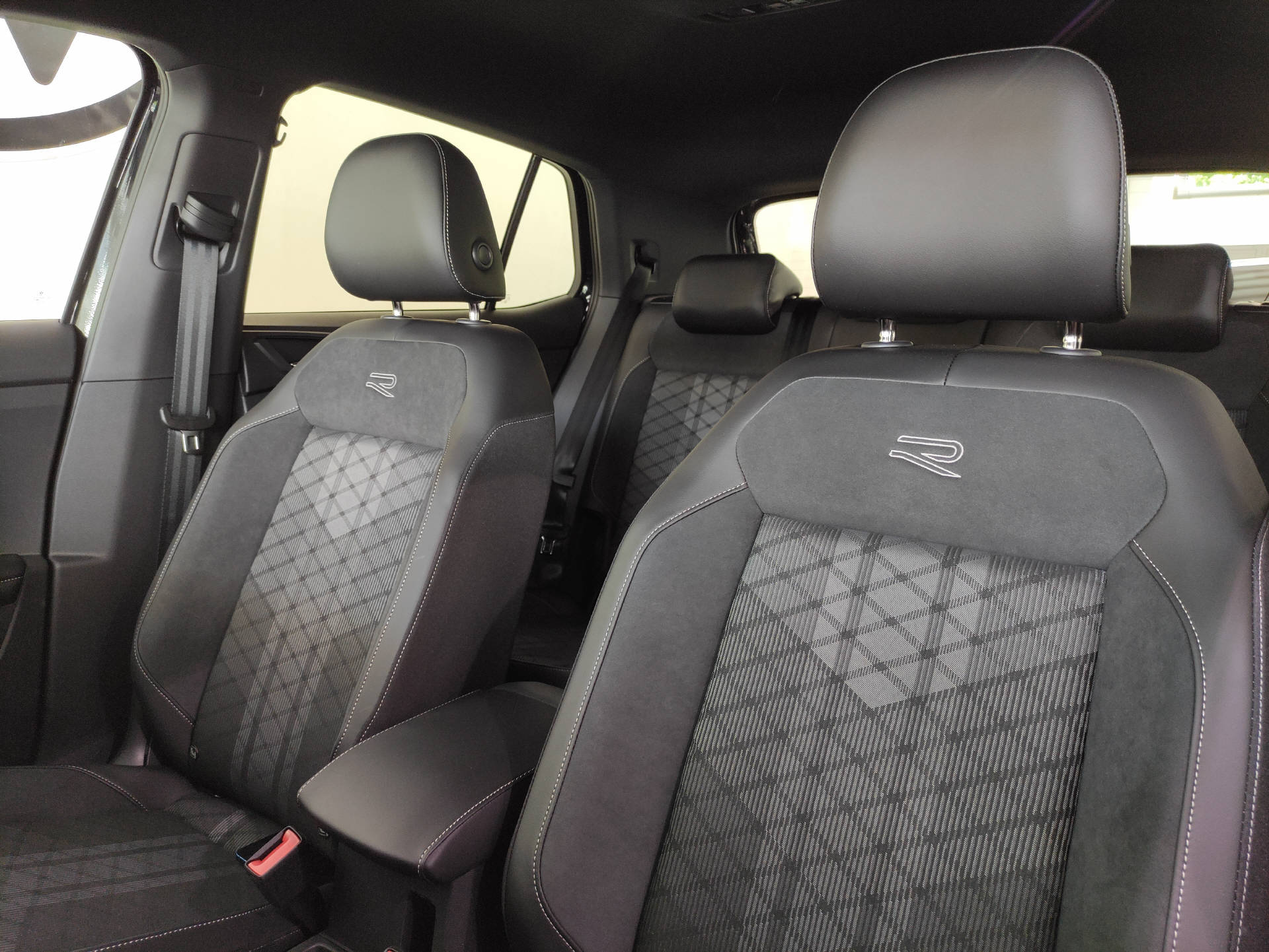 VW T-Cross 1.5 TSI R-Line DSG-image-3