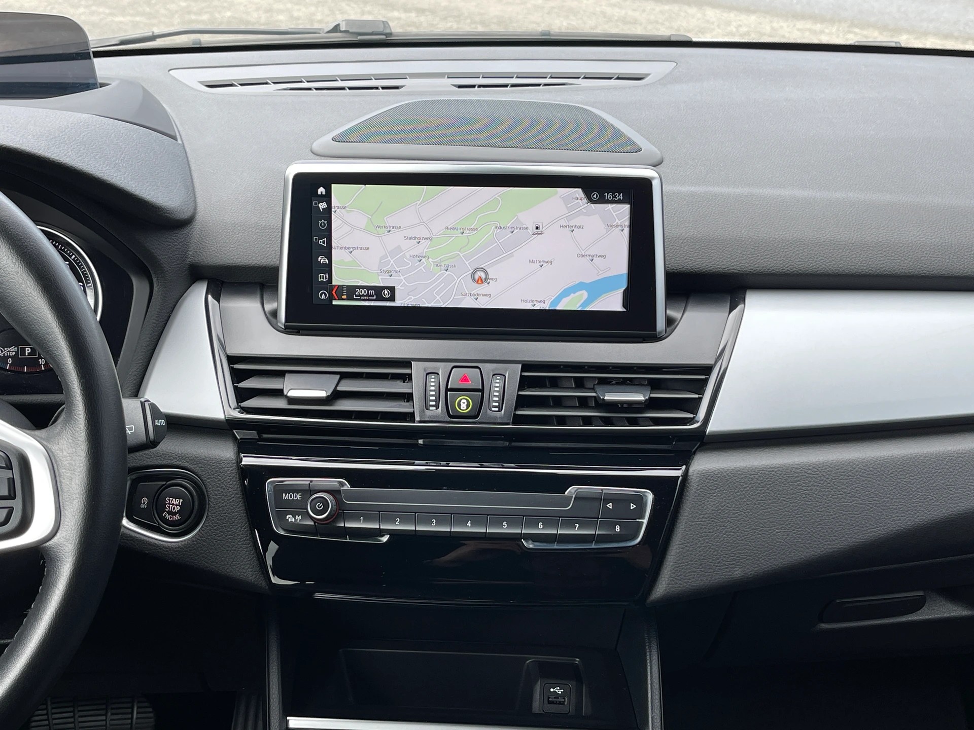 BMW 218i Active Tourer DKG-image-8