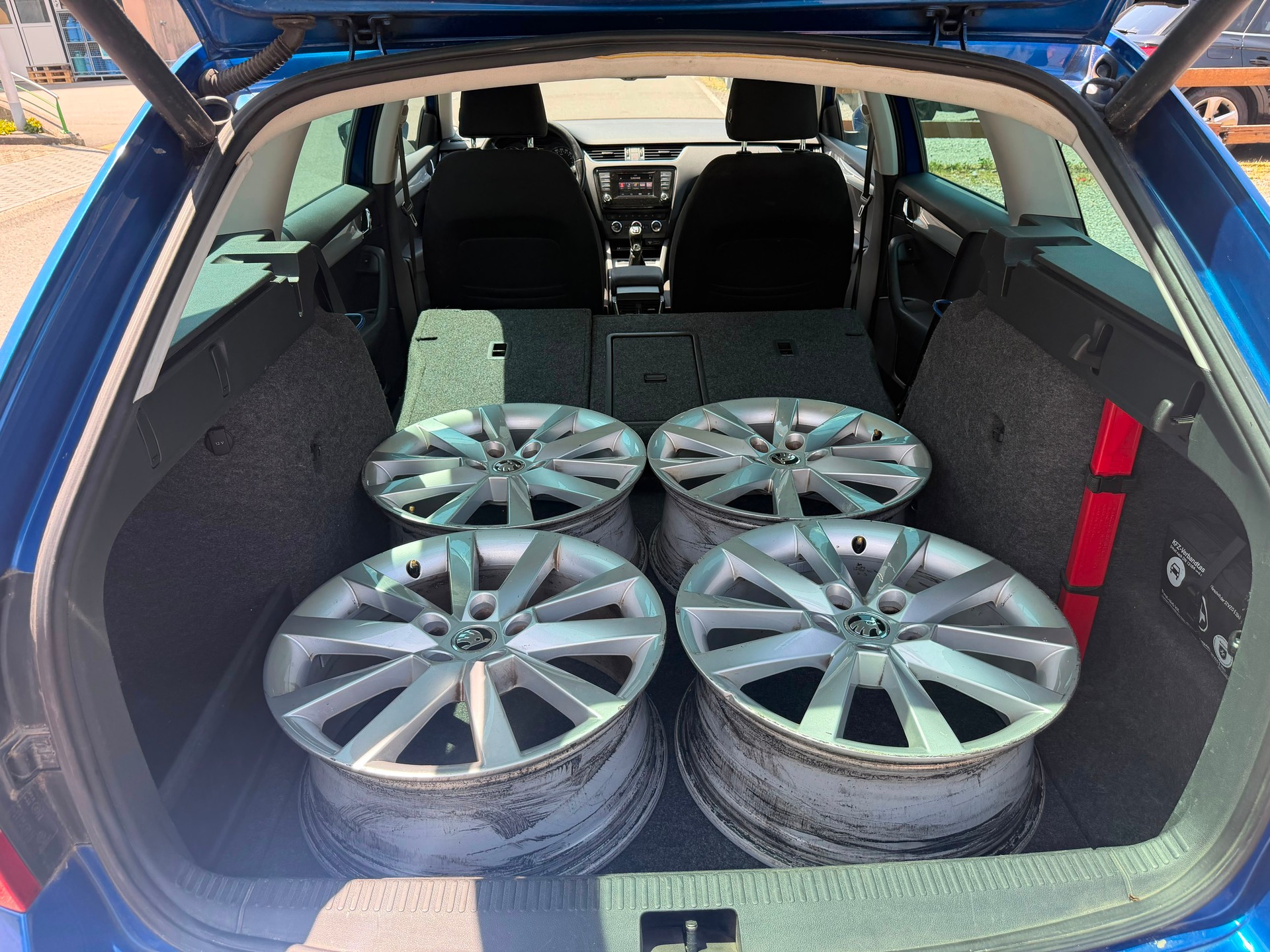 SKODA Octavia Combi 2.0 TDI Fresh 4x4-image-9