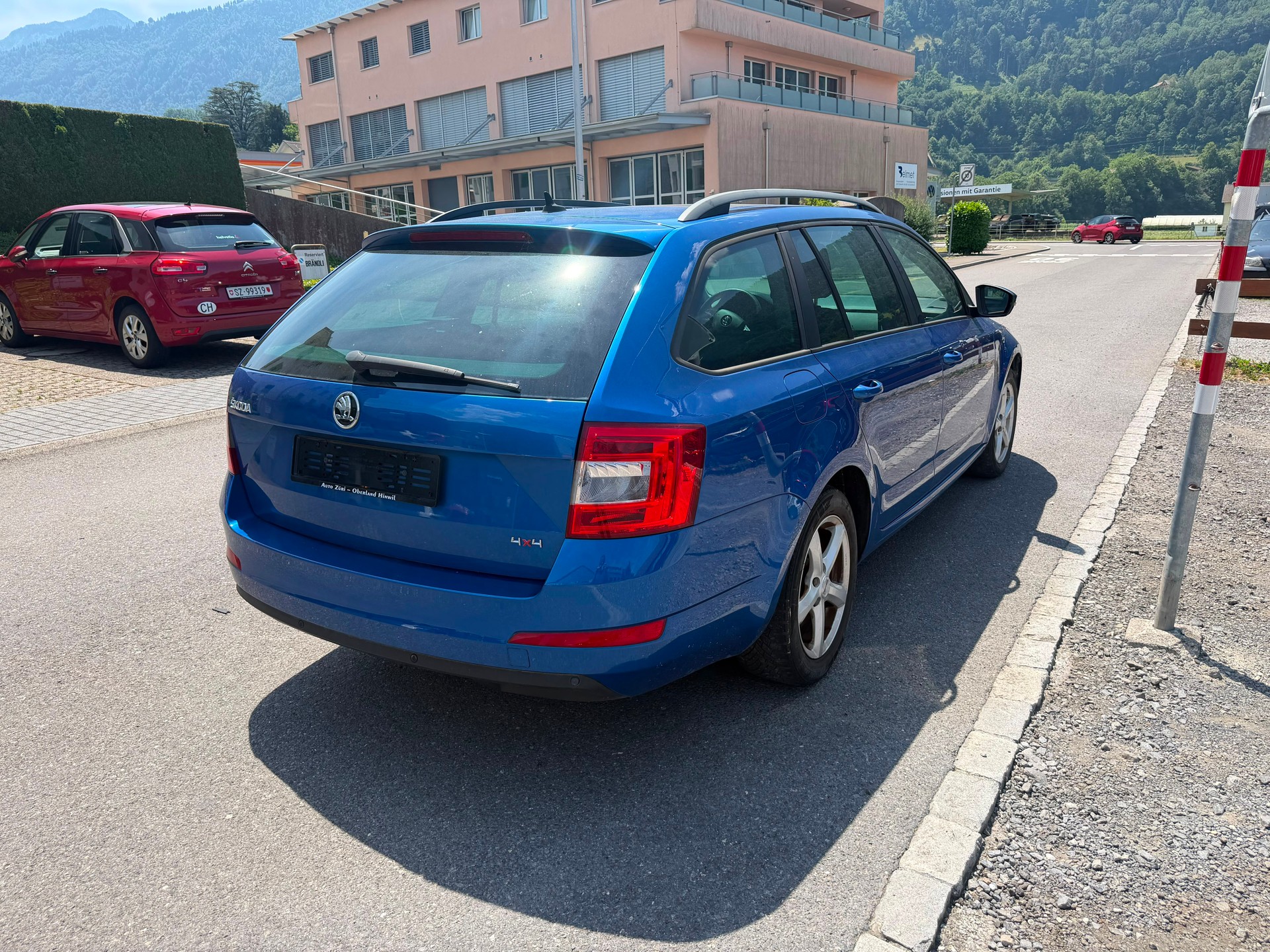 SKODA Octavia Combi 2.0 TDI Fresh 4x4-image-2