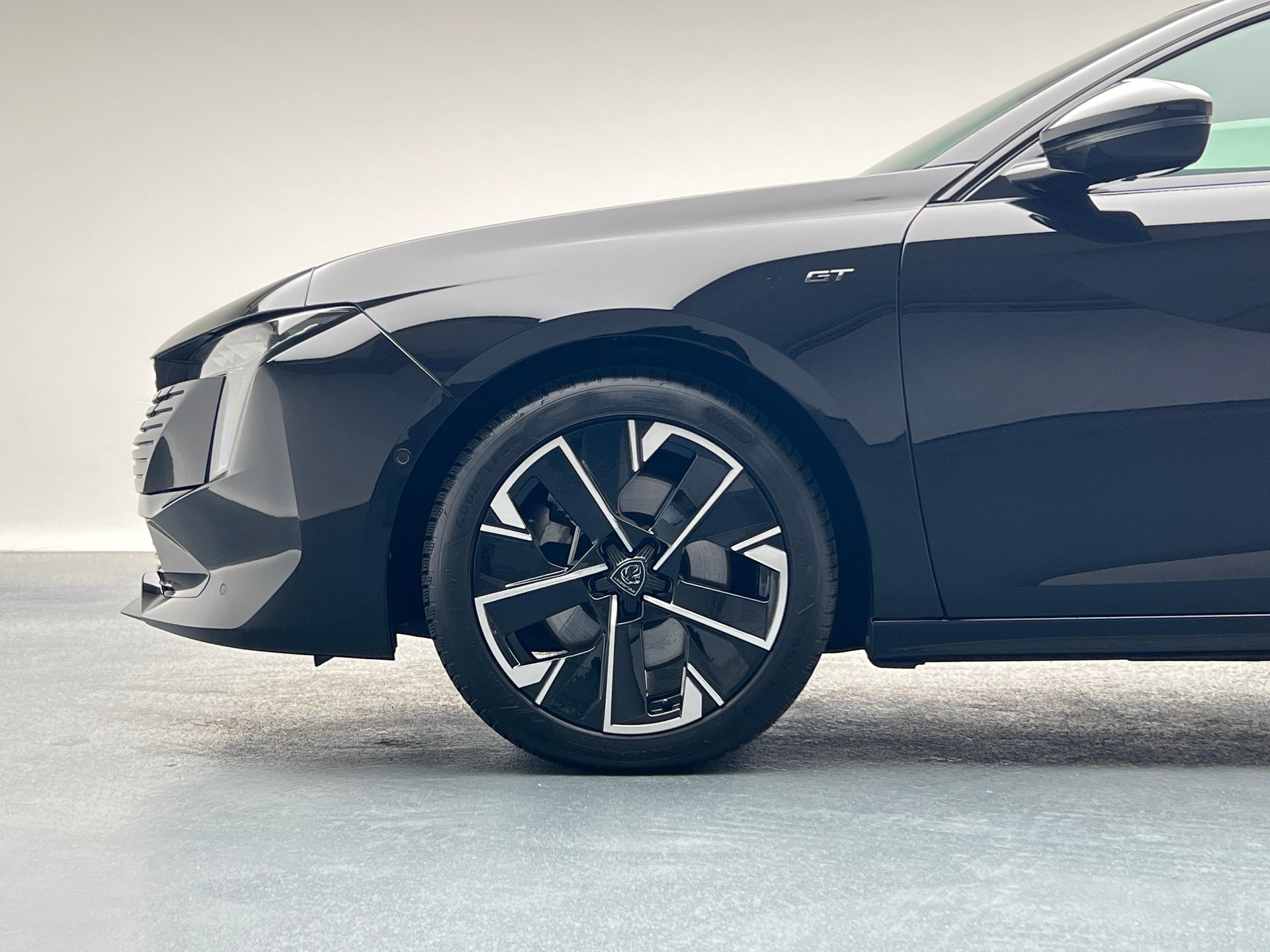PEUGEOT 508 SW 1.6 Plug-in Hybrid GT-image-2