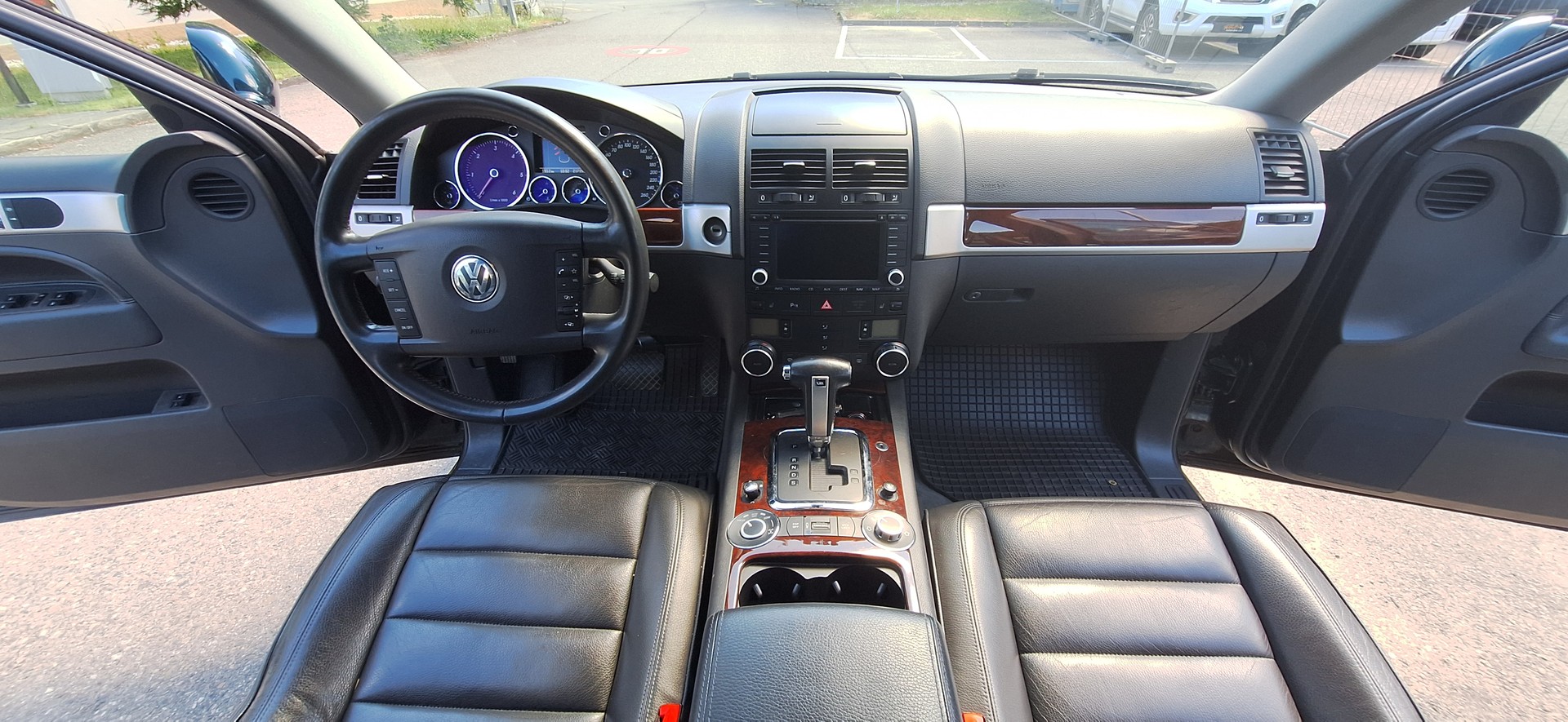 VW Touareg 3.0 TDI-image-24