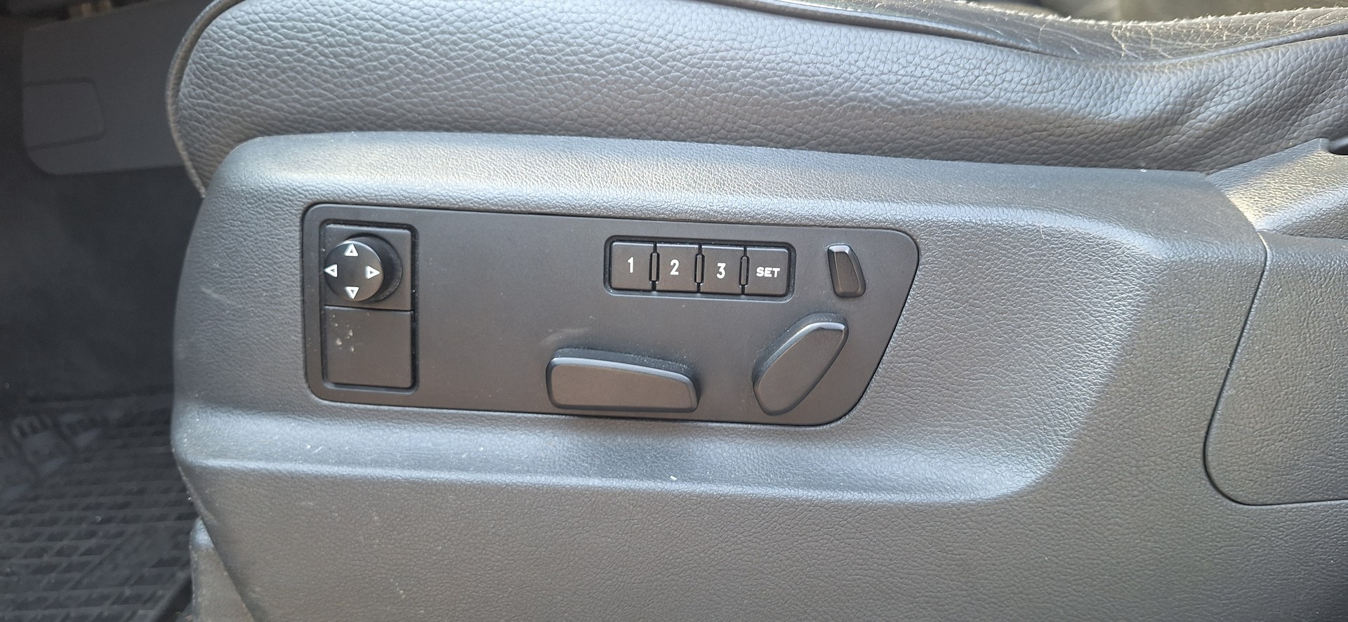 VW Touareg 3.0 TDI-image-22