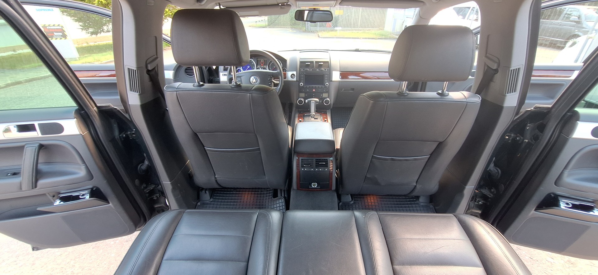 VW Touareg 3.0 TDI-image-23