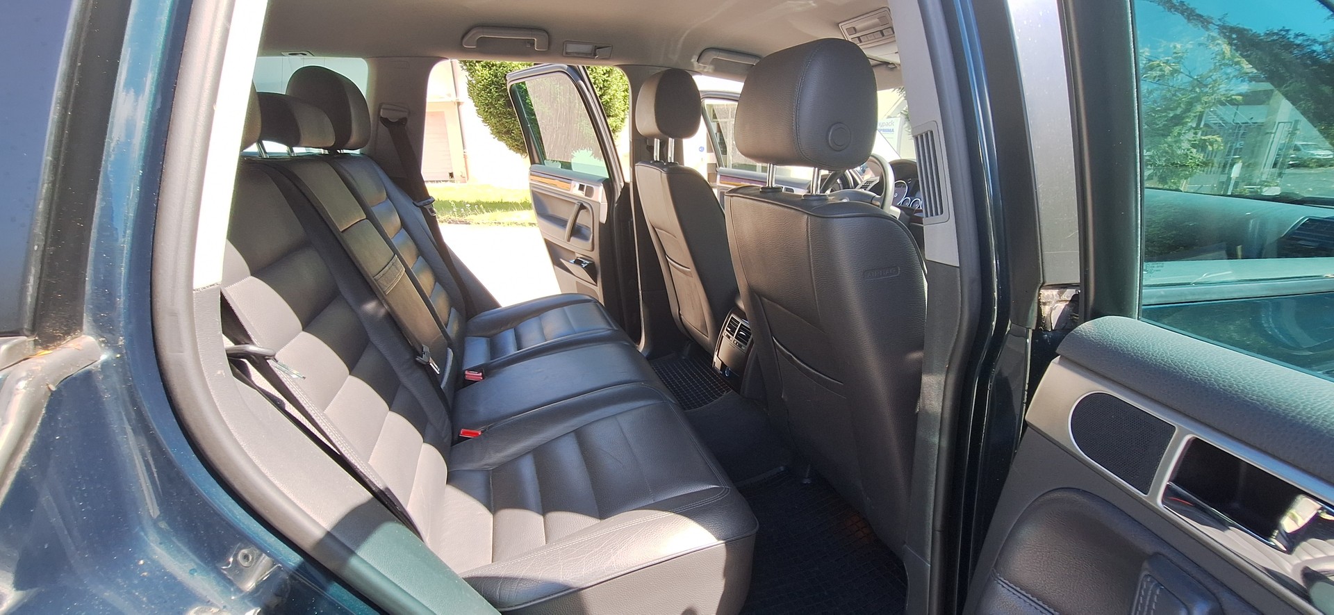 VW Touareg 3.0 TDI-image-12