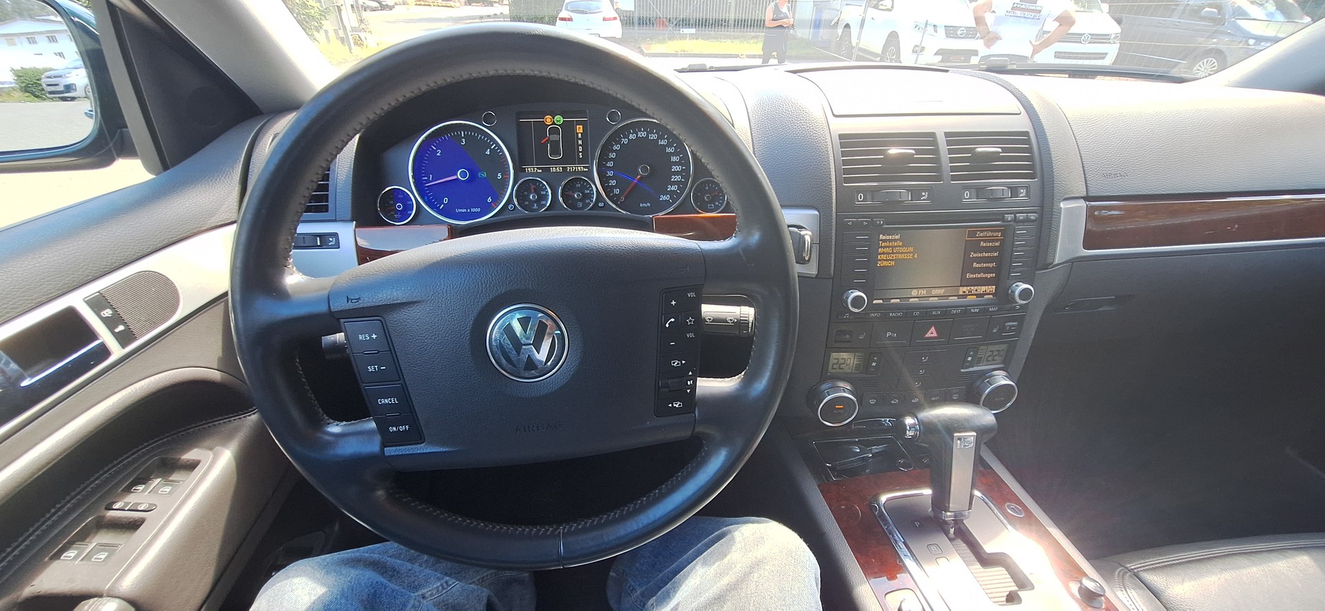 VW Touareg 3.0 TDI-image-27