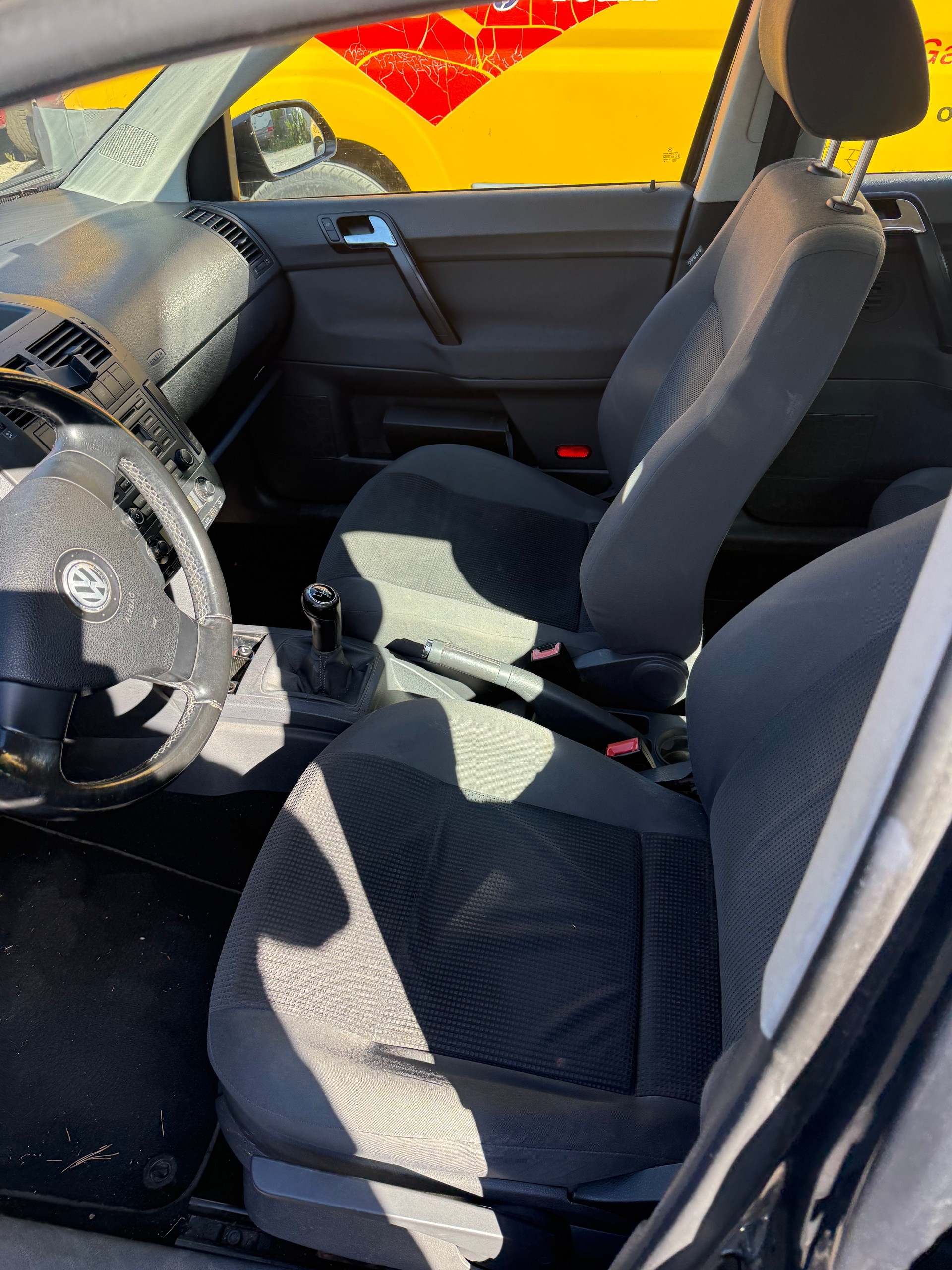 VW Polo 1.6 16V Trendline-image-4