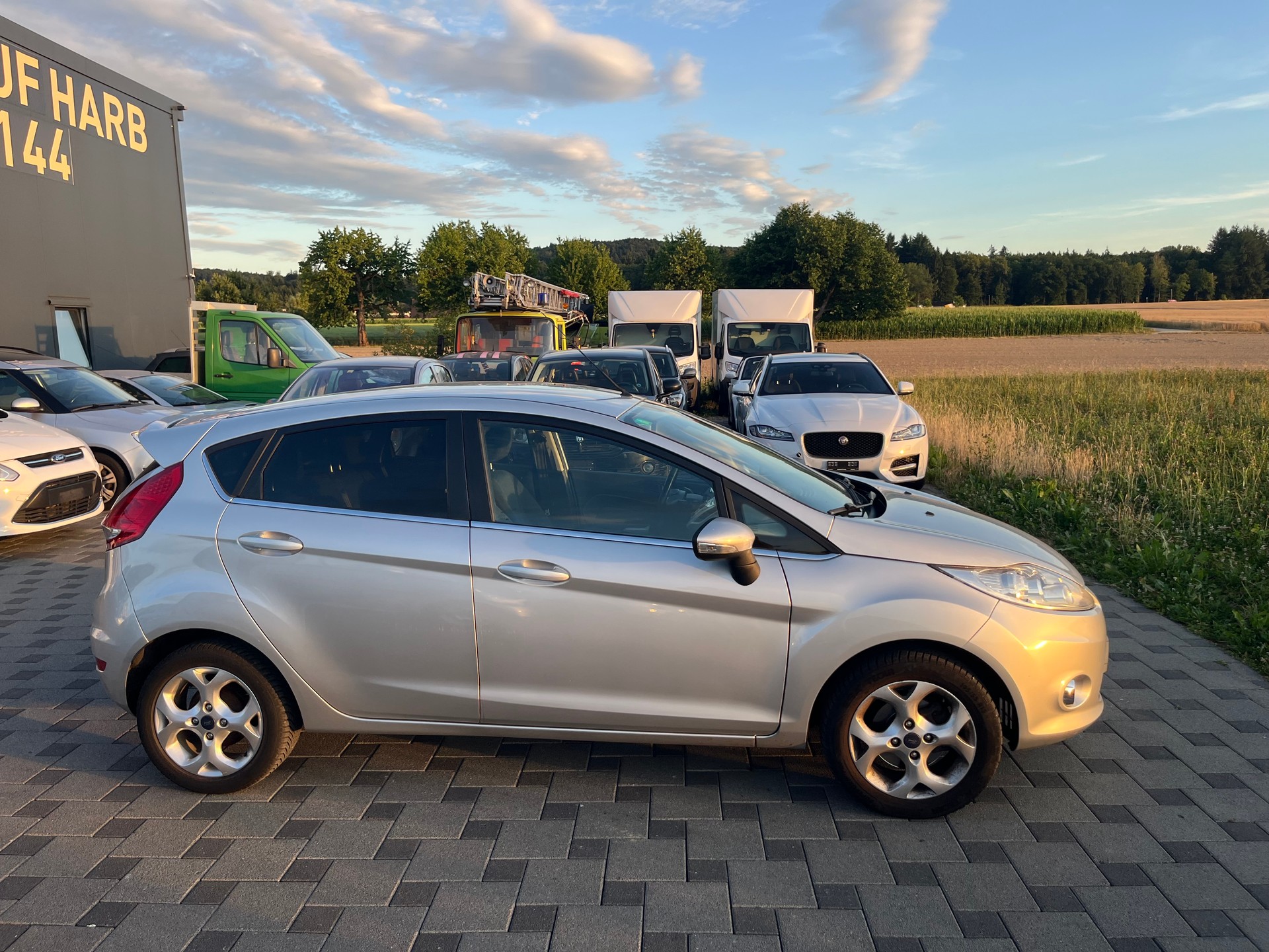 FORD Fiesta 1.4 16V Trend Automatic-image-1
