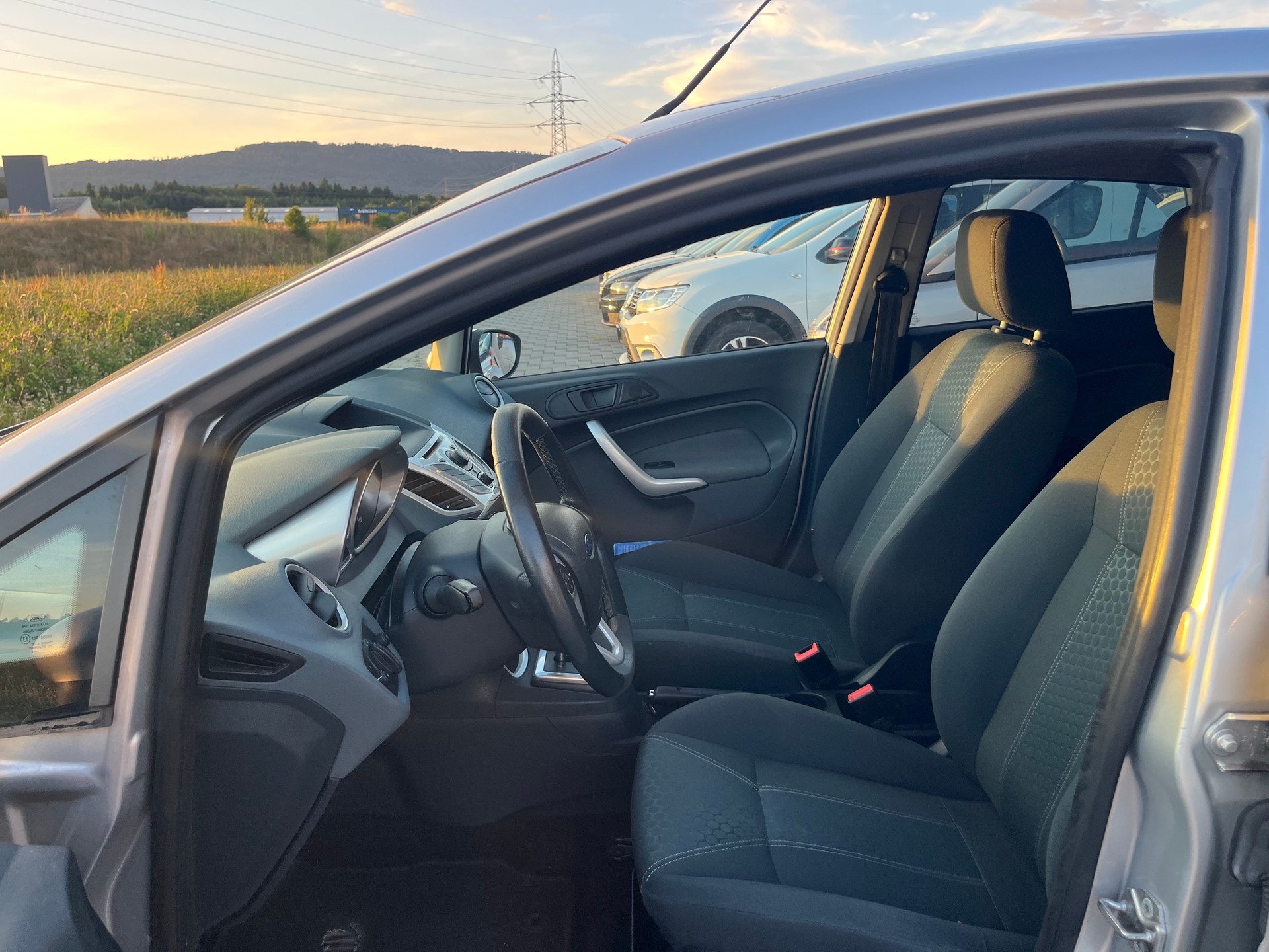 FORD Fiesta 1.4 16V Trend Automatic-image-11