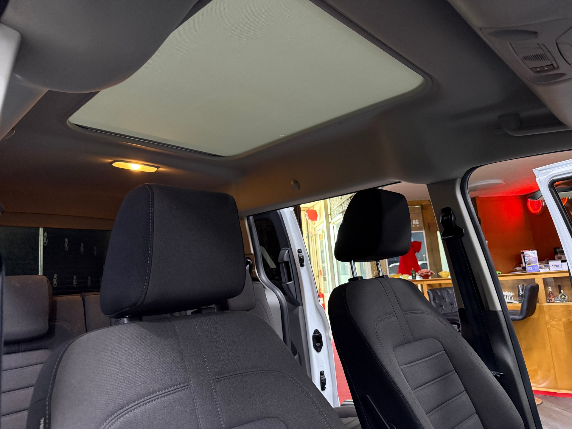FORD Grand Tourneo Connect 1.5 EcoBlue Titanium / CH Fz aus 1 Hand-image-9