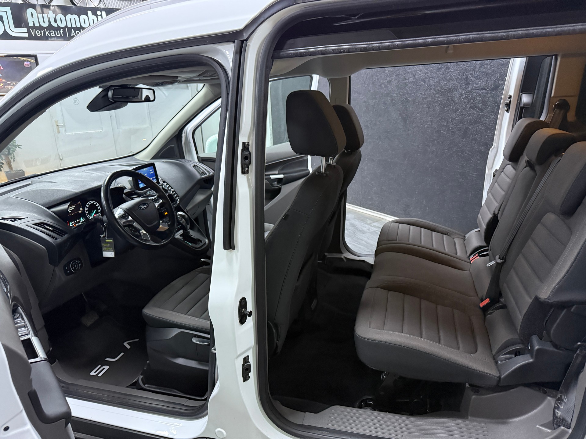 FORD Grand Tourneo Connect 1.5 EcoBlue Titanium / CH Fz aus 1 Hand-image-14