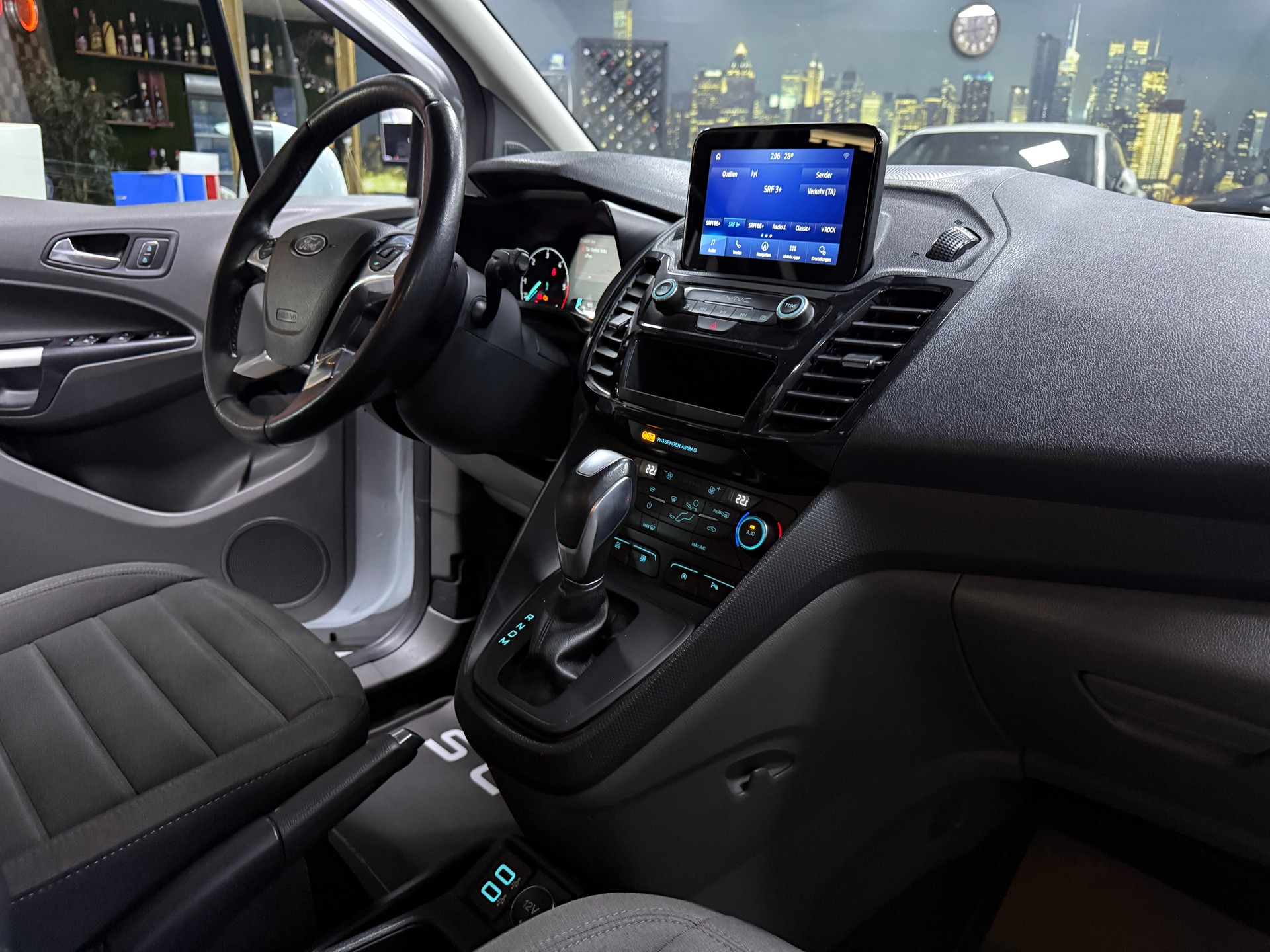 FORD Grand Tourneo Connect 1.5 EcoBlue Titanium / CH Fz aus 1 Hand-image-8