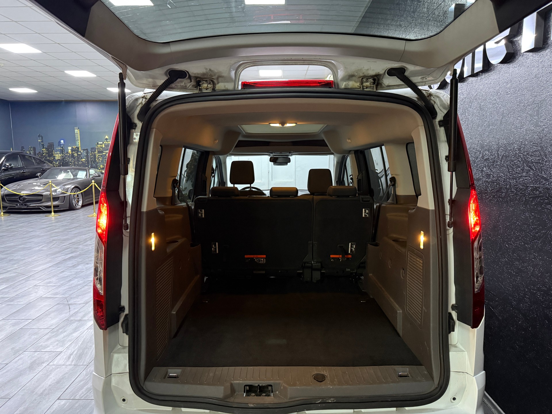 FORD Grand Tourneo Connect 1.5 EcoBlue Titanium / CH Fz aus 1 Hand-image-5