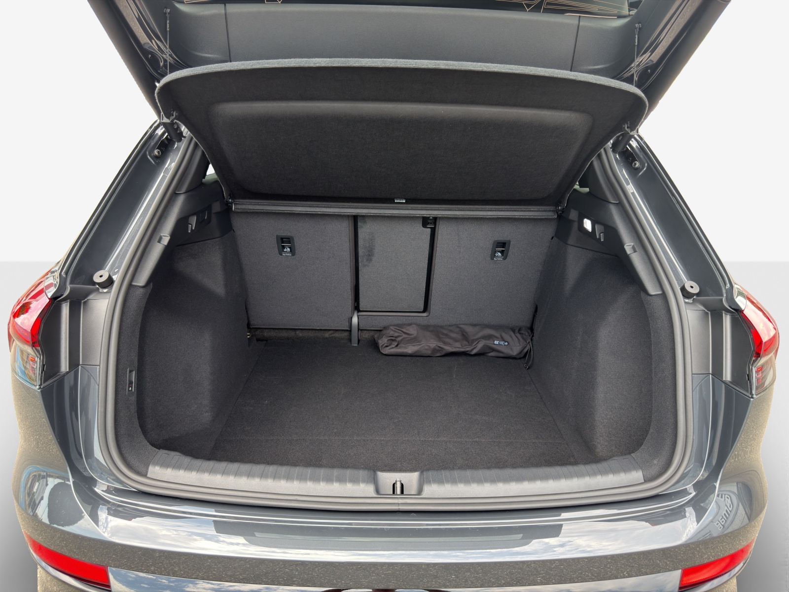AUDI Q4 e-tron SUV quattro performance-image-12