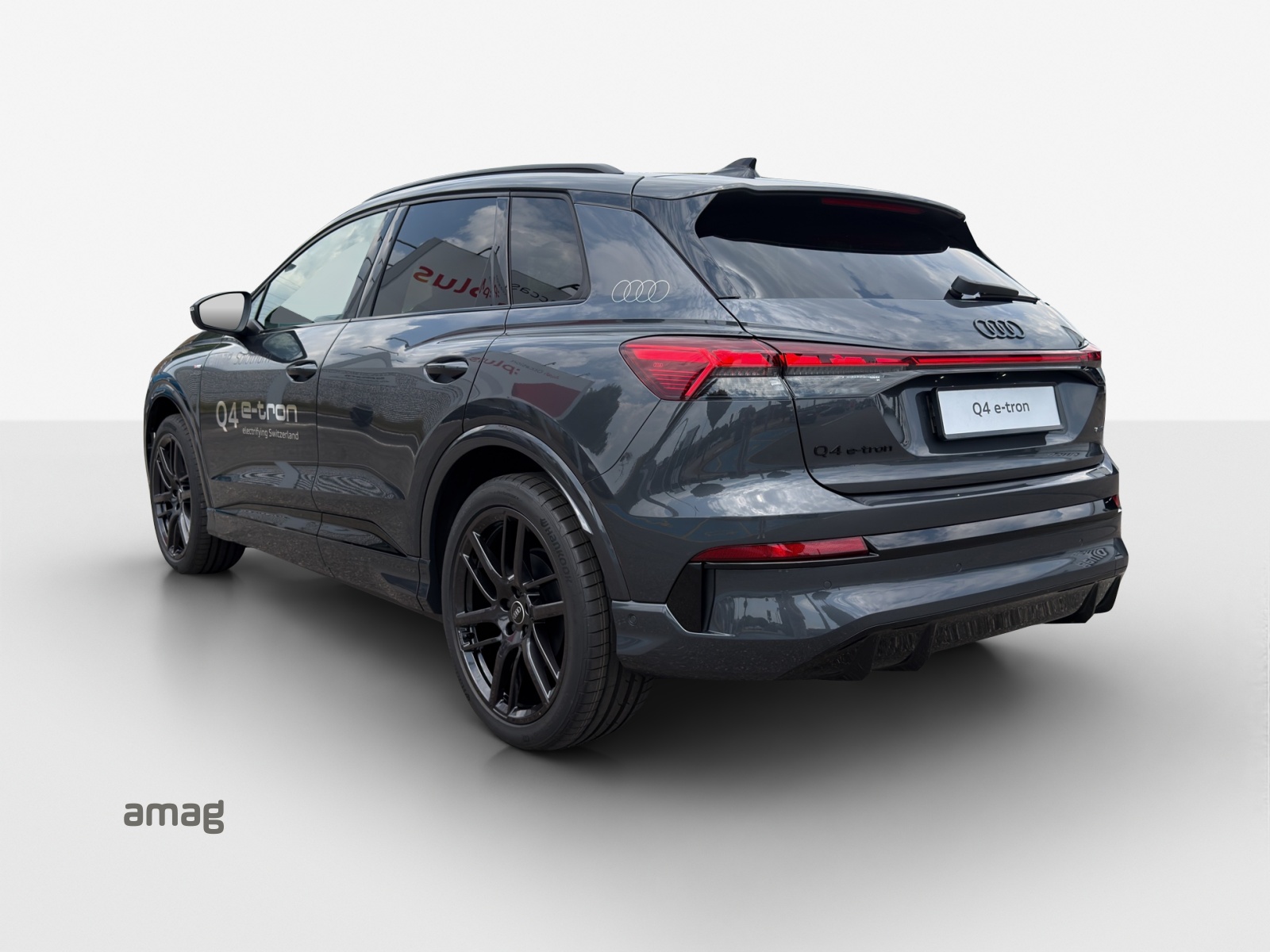 AUDI Q4 e-tron SUV quattro performance-image-2
