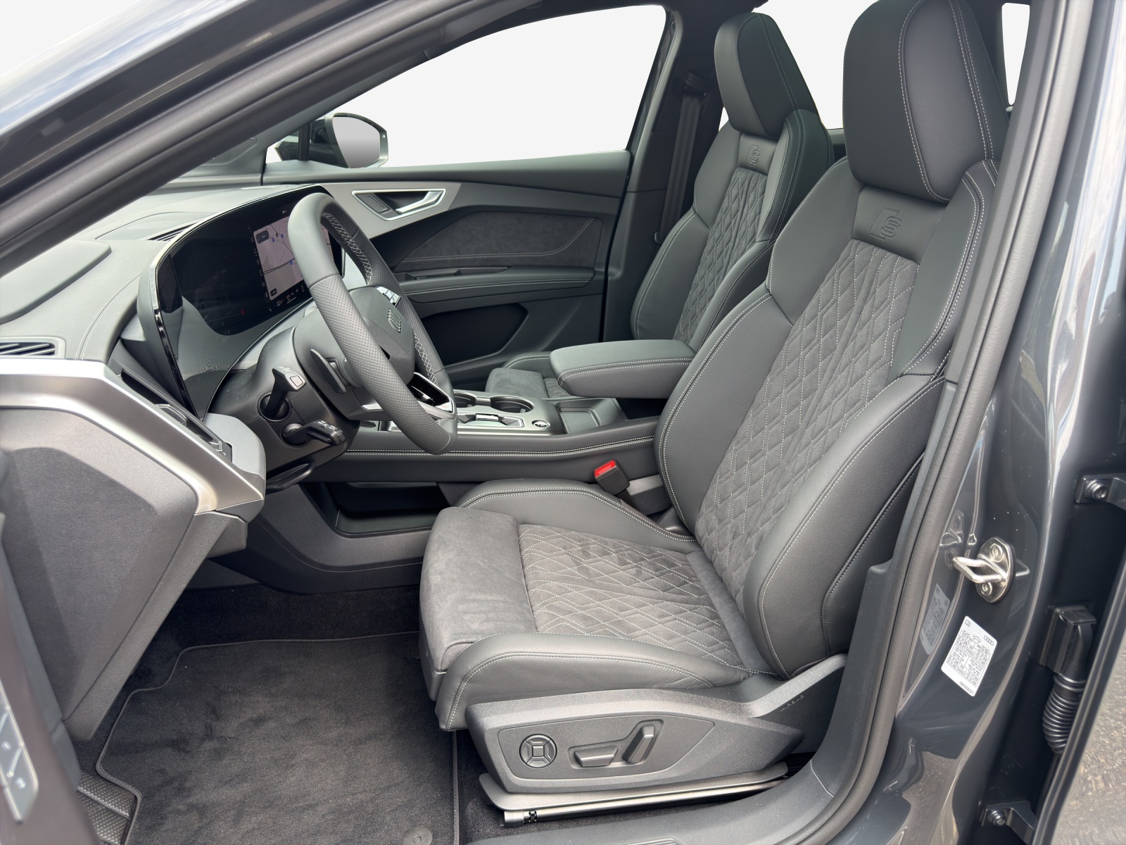 AUDI Q4 e-tron SUV quattro performance-image-7