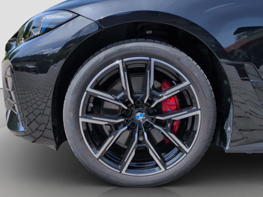 BMW i4 xDrive 40 M Sport Pro-image-12