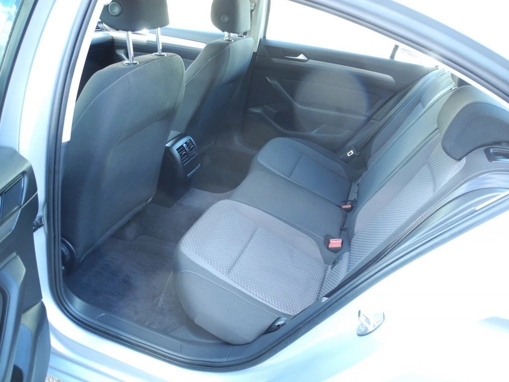 VW Passat 1.6 TDI BMT Trendline DSG ** Frisch ab MFK und Service **-image-8