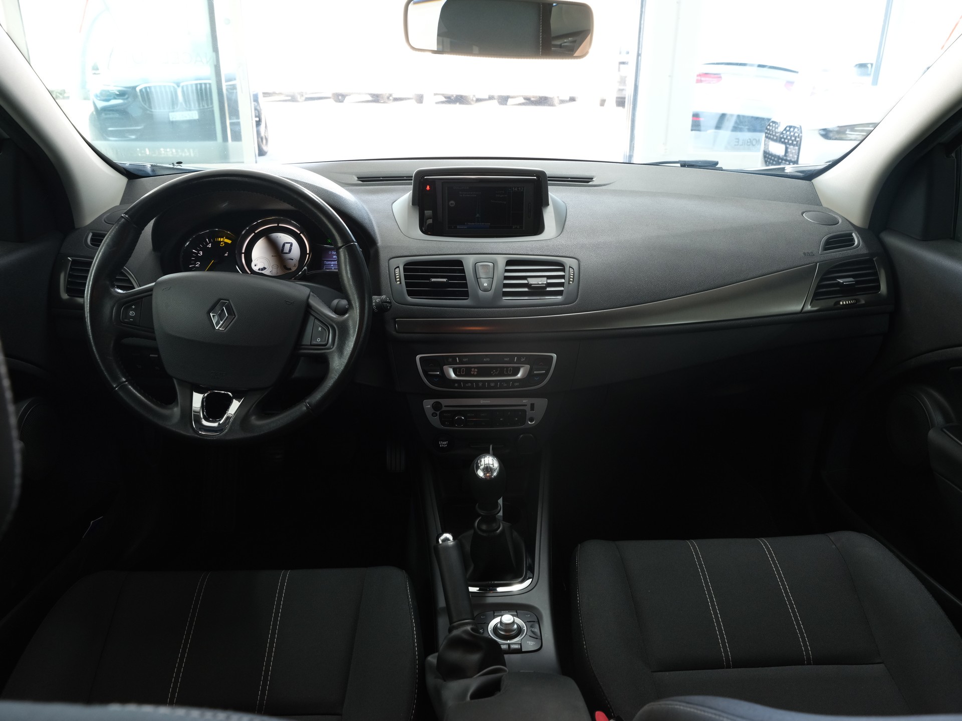 RENAULT Mégane Grandtour 1.5 dCi Bose *PDC Vorne & Hinten *Sitzheizung*-image-16