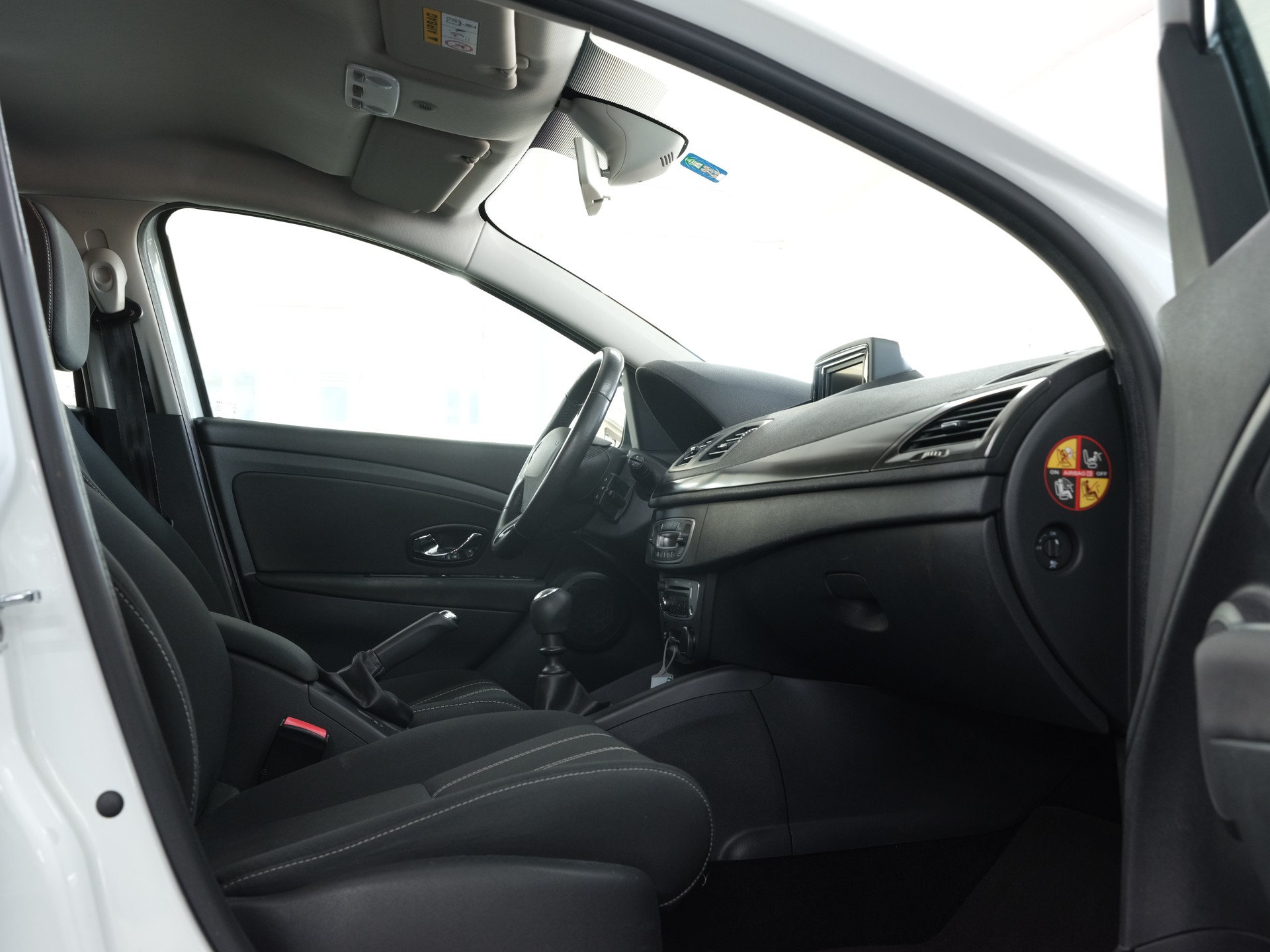 RENAULT Mégane Grandtour 1.5 dCi Bose *PDC Vorne & Hinten *Sitzheizung*-image-15