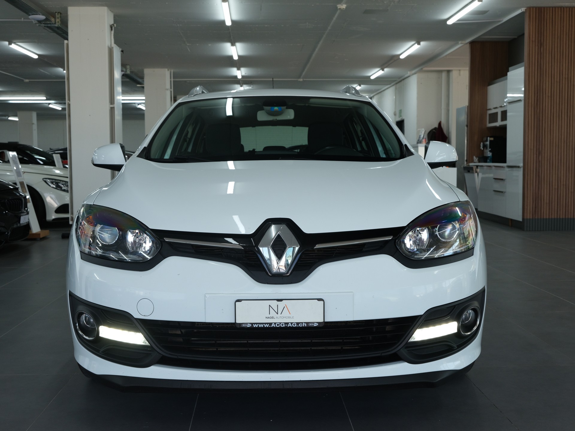RENAULT Mégane Grandtour 1.5 dCi Bose *PDC Vorne & Hinten *Sitzheizung*-image-8