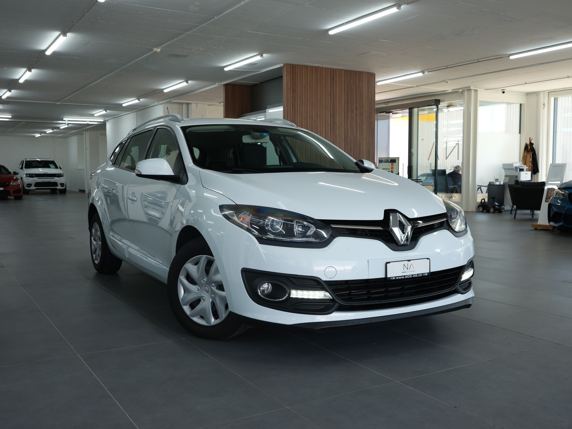 RENAULT Mégane Grandtour 1.5 dCi Bose *PDC Vorne & Hinten *Sitzheizung*-image-0