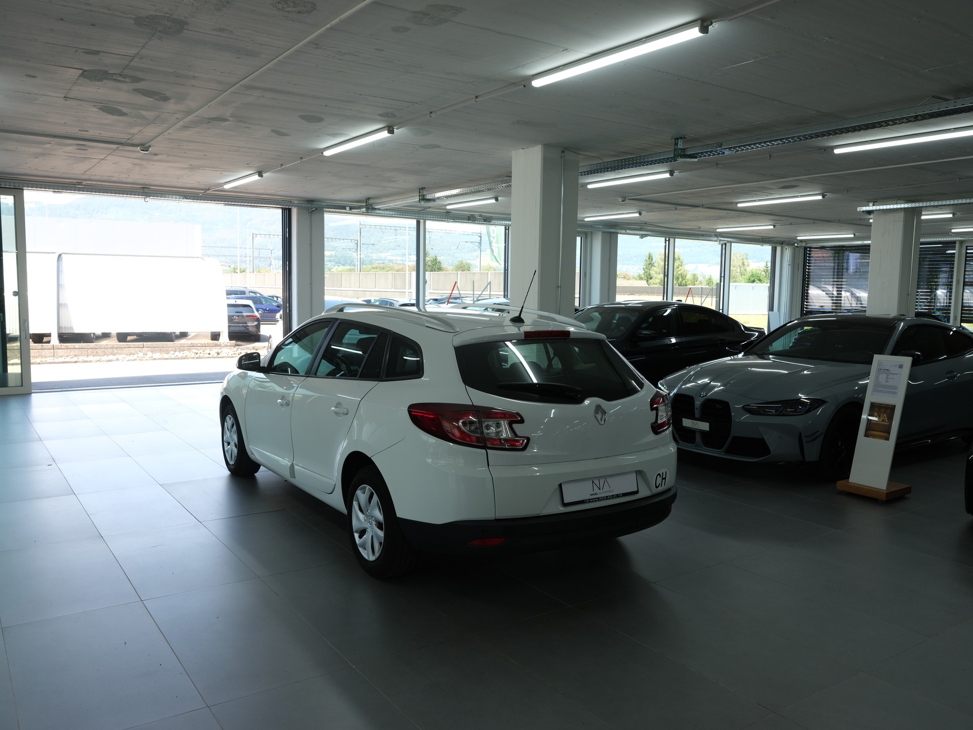 RENAULT Mégane Grandtour 1.5 dCi Bose *PDC Vorne & Hinten *Sitzheizung*-image-10