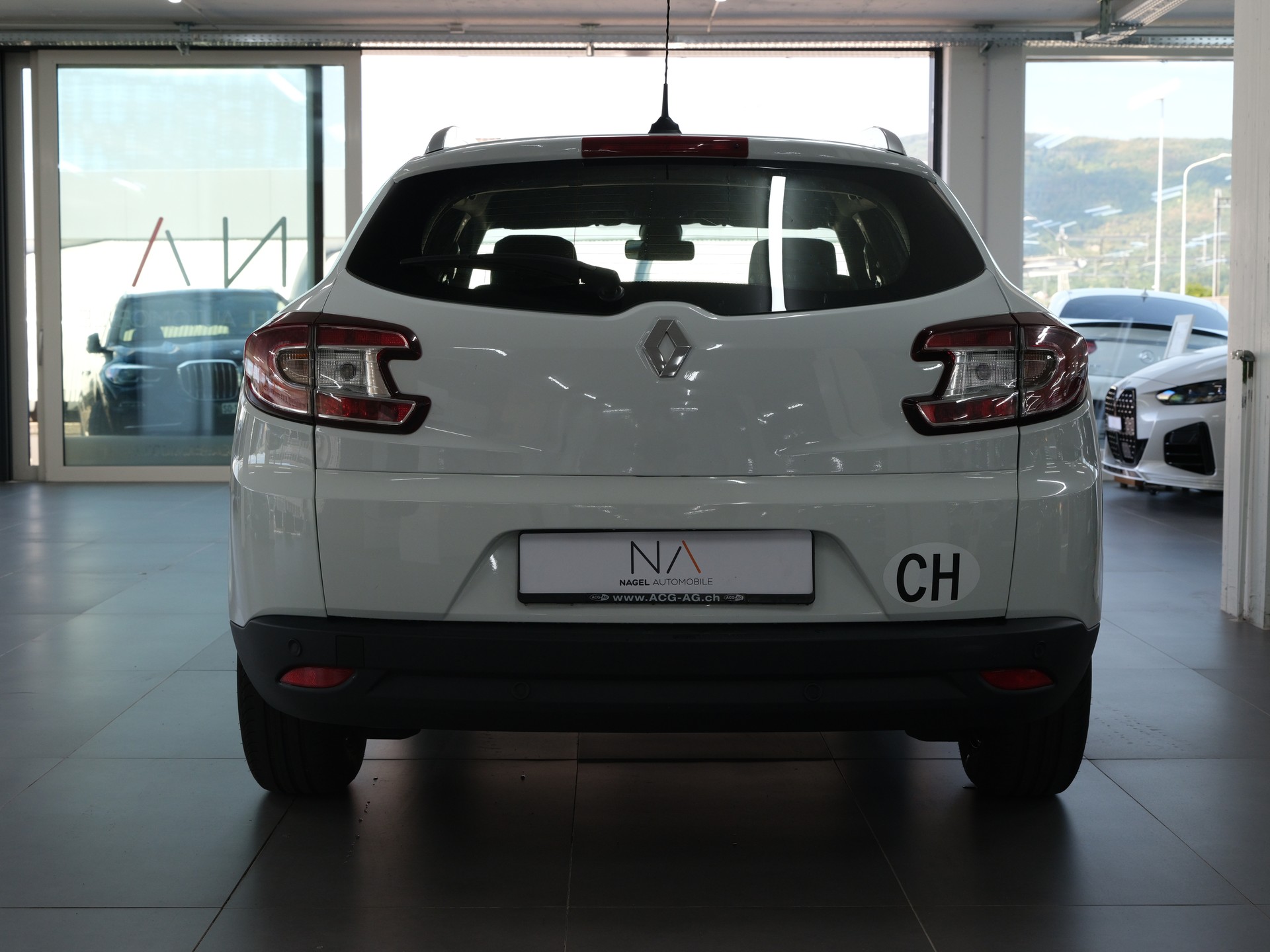 RENAULT Mégane Grandtour 1.5 dCi Bose *PDC Vorne & Hinten *Sitzheizung*-image-3