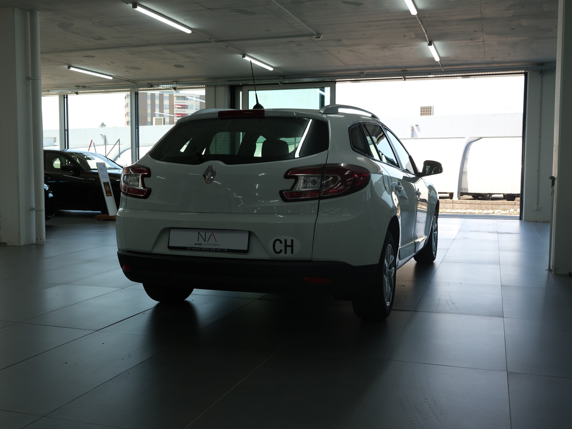 RENAULT Mégane Grandtour 1.5 dCi Bose *PDC Vorne & Hinten *Sitzheizung*-image-2