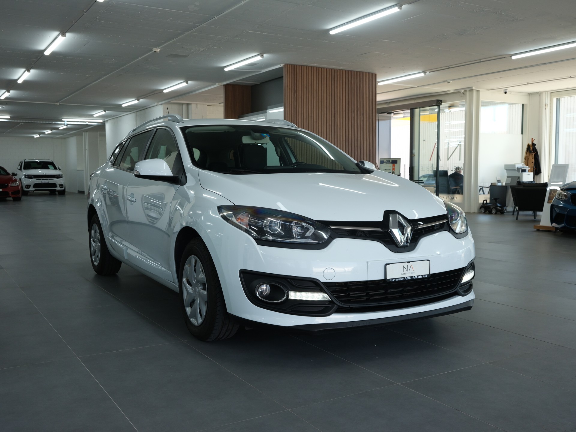 RENAULT Mégane Grandtour 1.5 dCi Bose *PDC Vorne & Hinten *Sitzheizung*-image-1