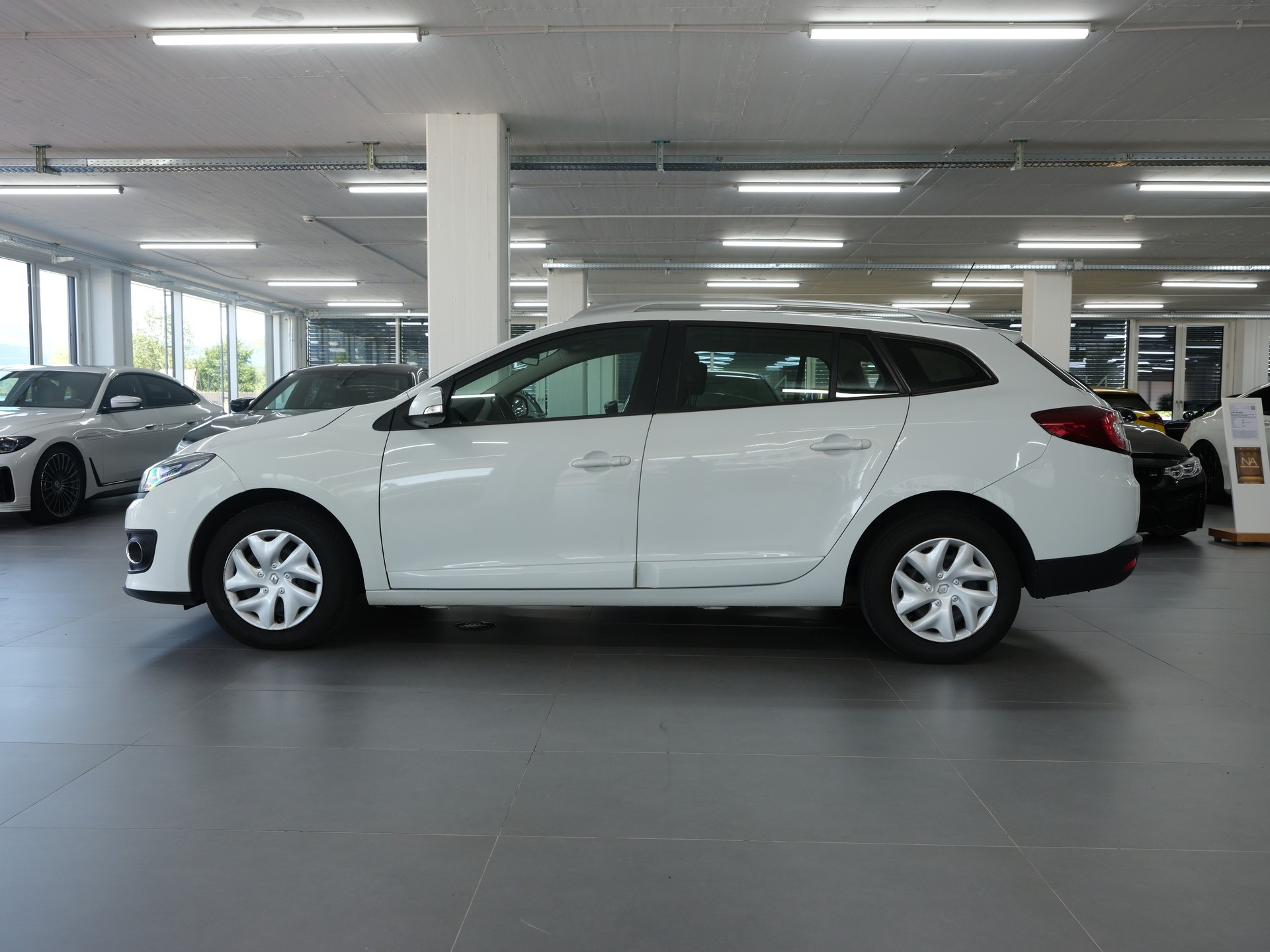 RENAULT Mégane Grandtour 1.5 dCi Bose *PDC Vorne & Hinten *Sitzheizung*-image-5