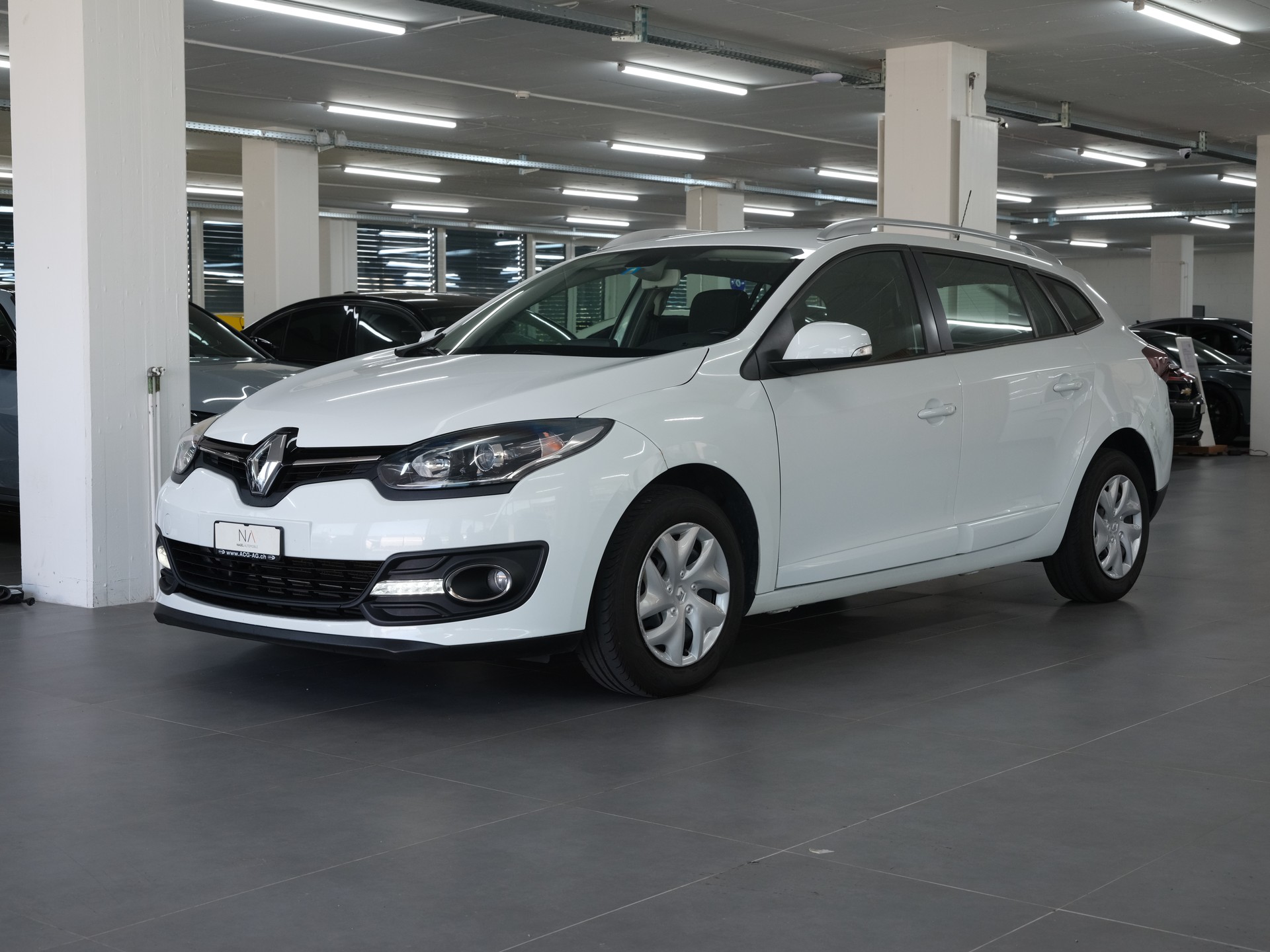 RENAULT Mégane Grandtour 1.5 dCi Bose *PDC Vorne & Hinten *Sitzheizung*-image-6