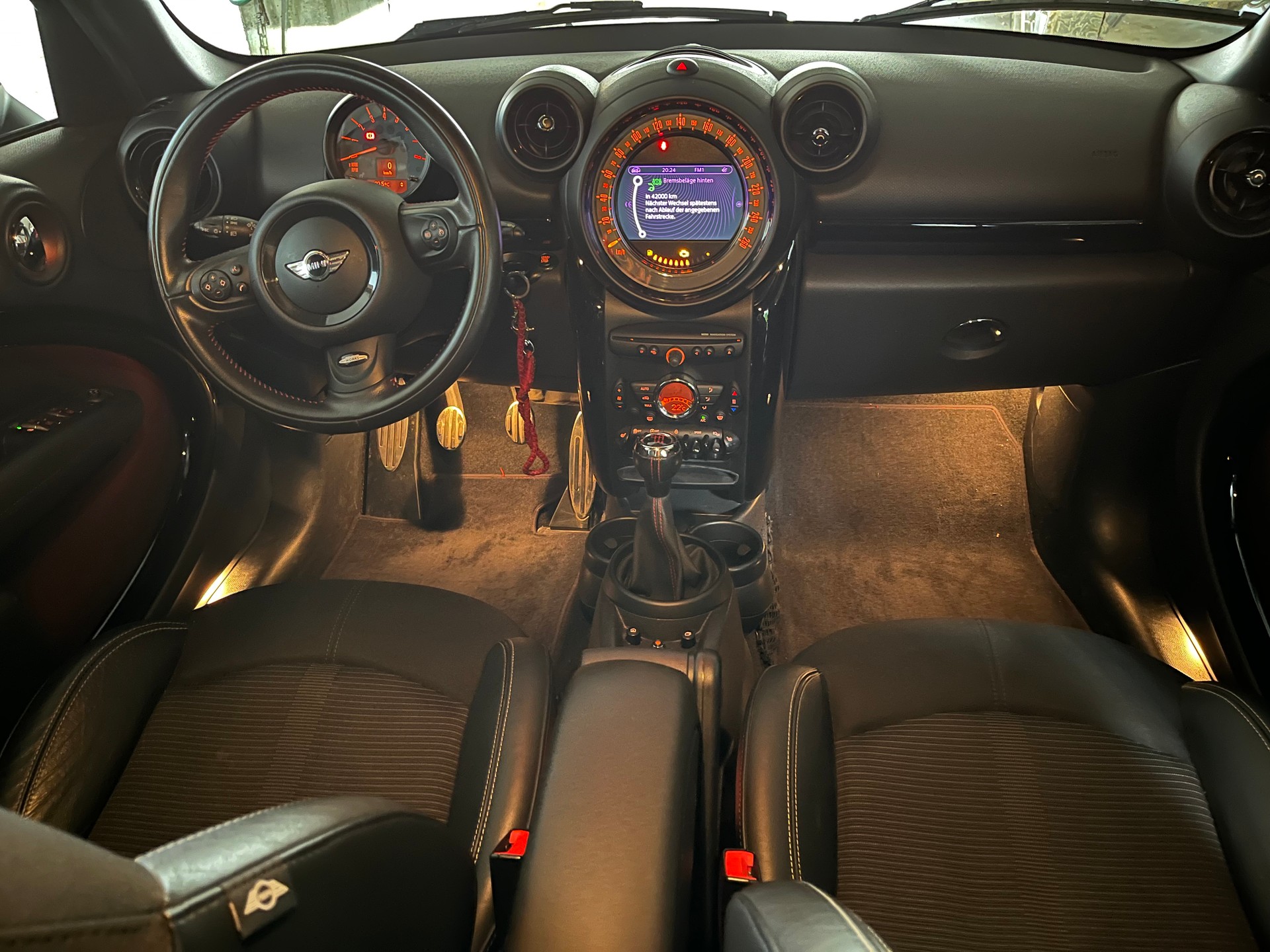 MINI 1.6i Cooper S ALL4-image-4