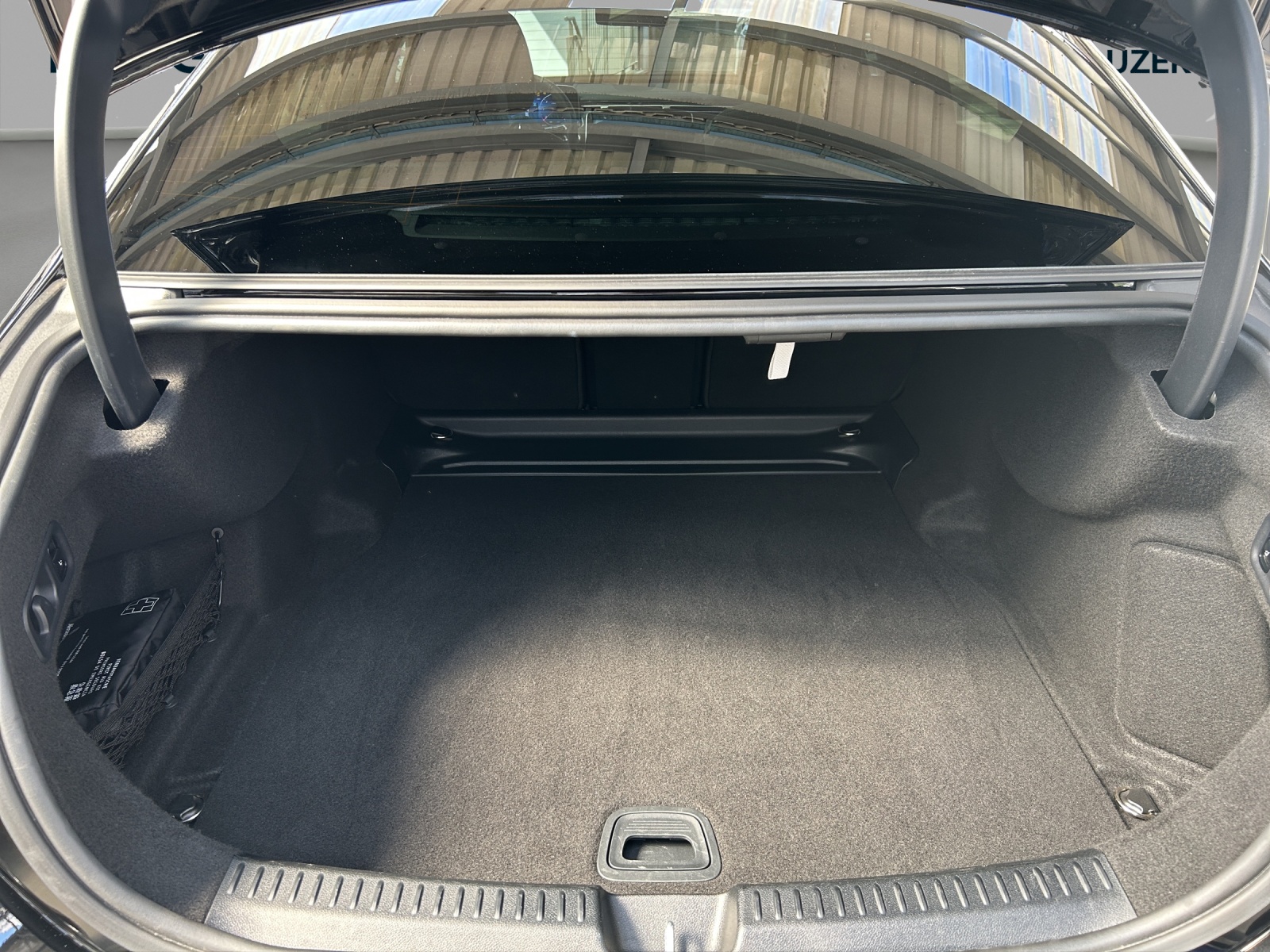 MERCEDES-BENZ E 220 d 4Matic 9G-Tronic-image-14