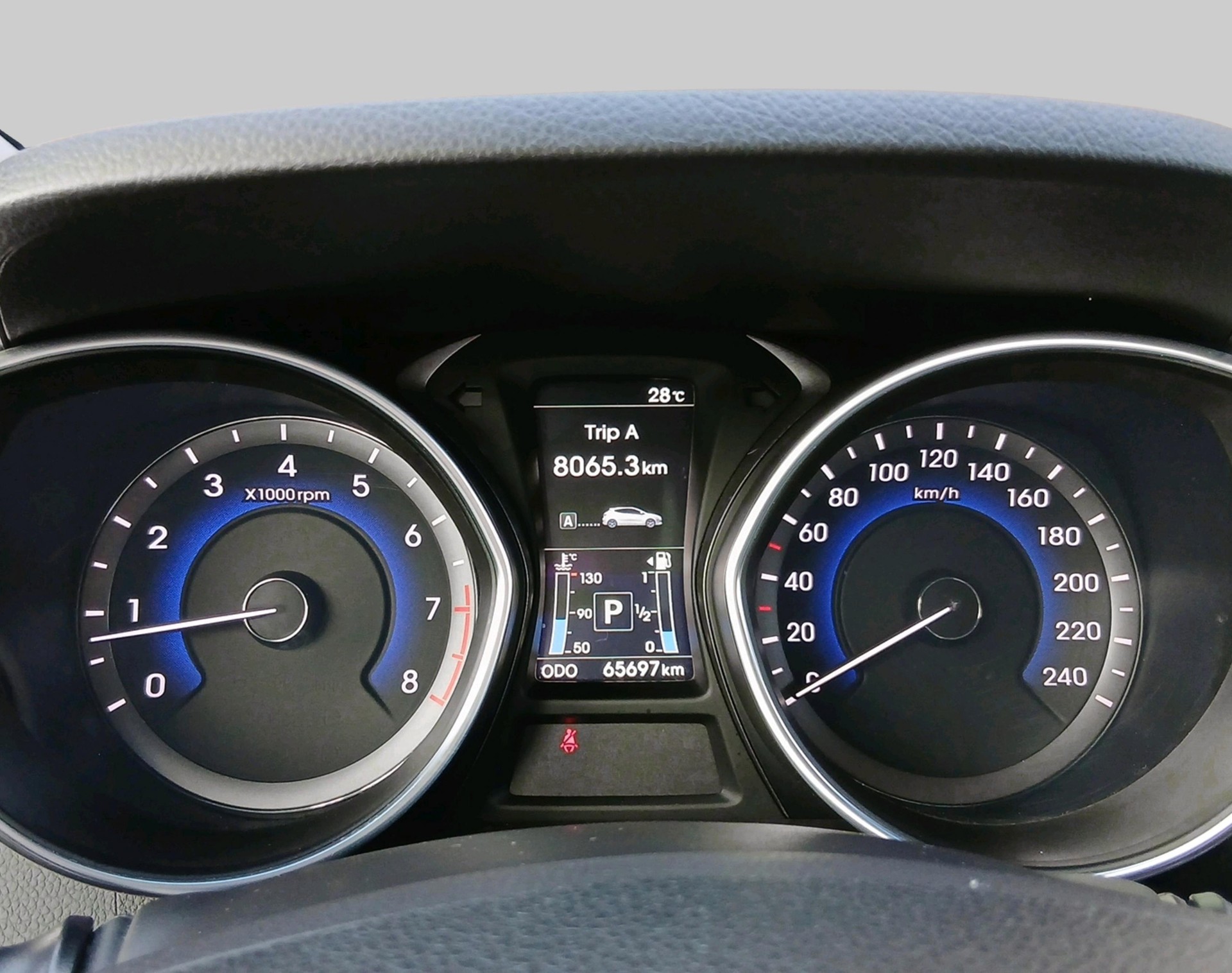 HYUNDAI i30 1.6 GDi Amplia-image-14