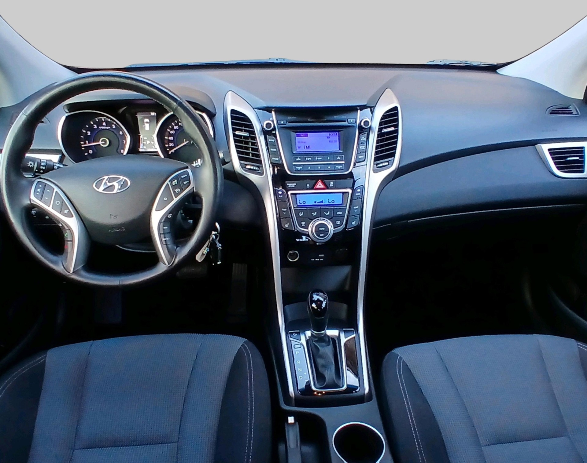 HYUNDAI i30 1.6 GDi Amplia-image-4