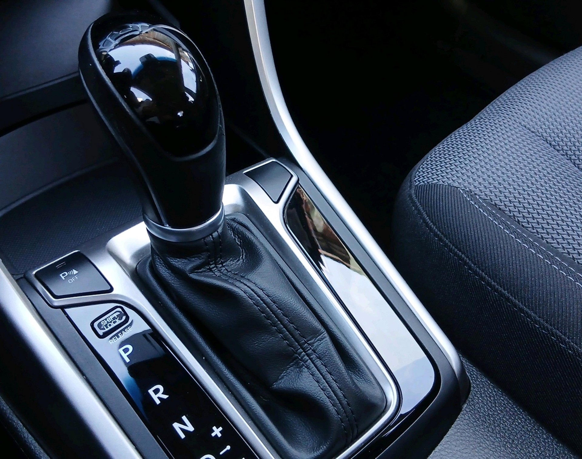 HYUNDAI i30 1.6 GDi Amplia-image-13