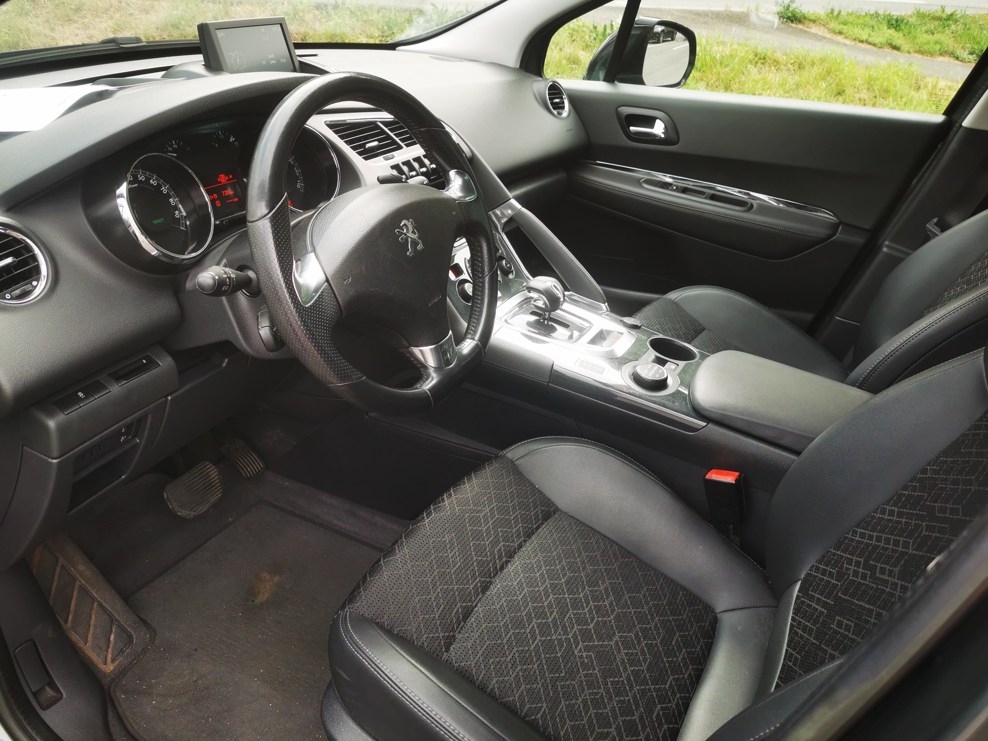 PEUGEOT 3008 HYbrid4 2.0 HDI ETG6-image-9
