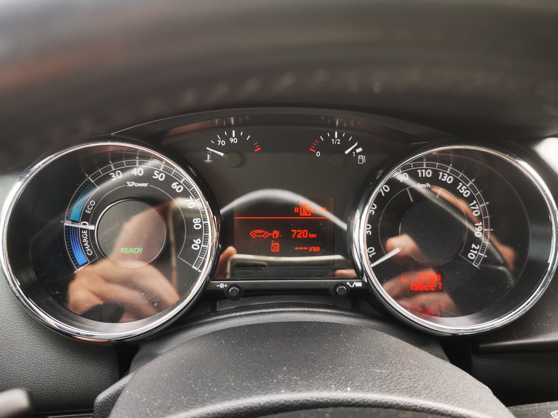 PEUGEOT 3008 HYbrid4 2.0 HDI ETG6-image-14