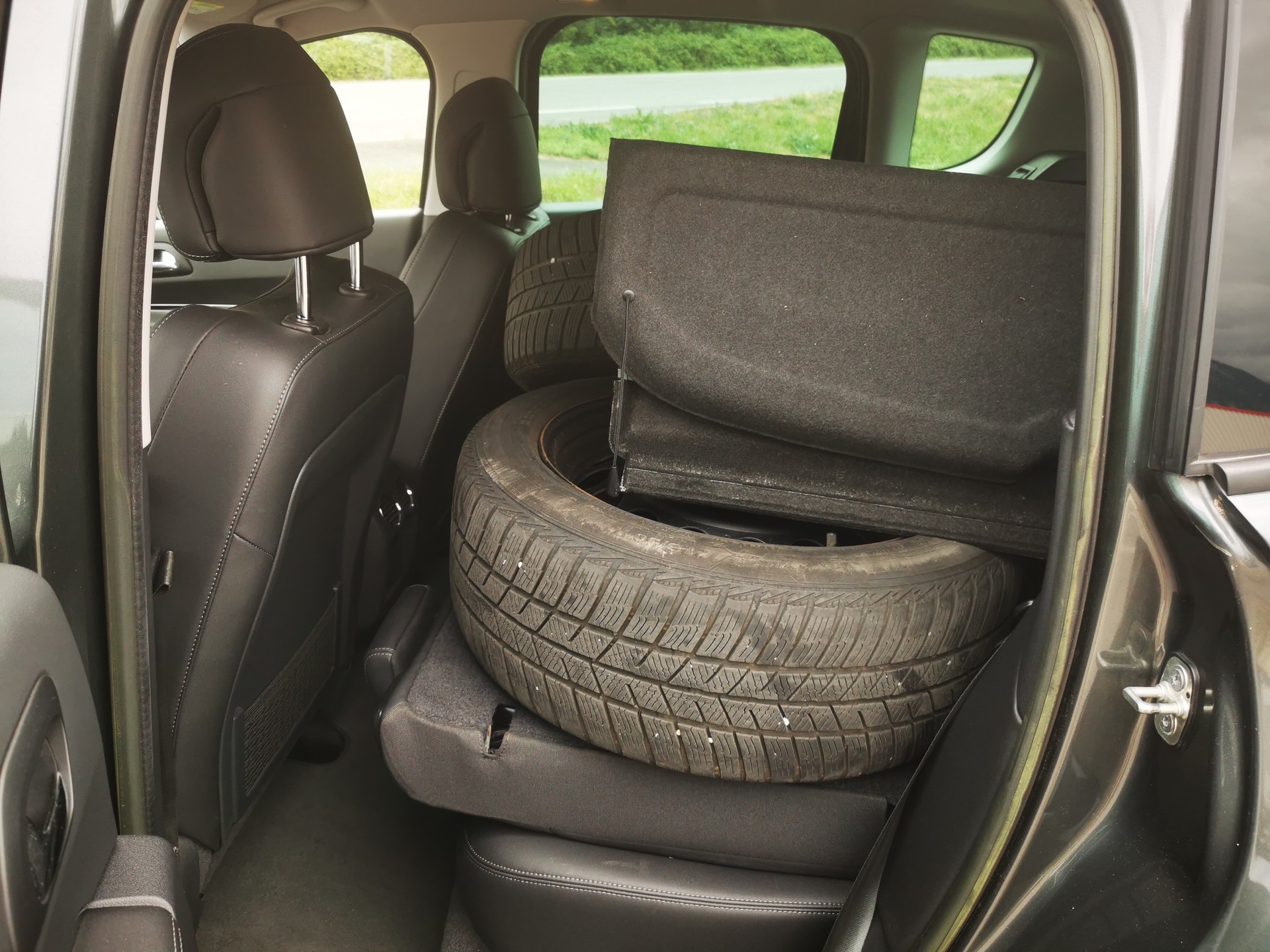 PEUGEOT 3008 HYbrid4 2.0 HDI ETG6-image-8