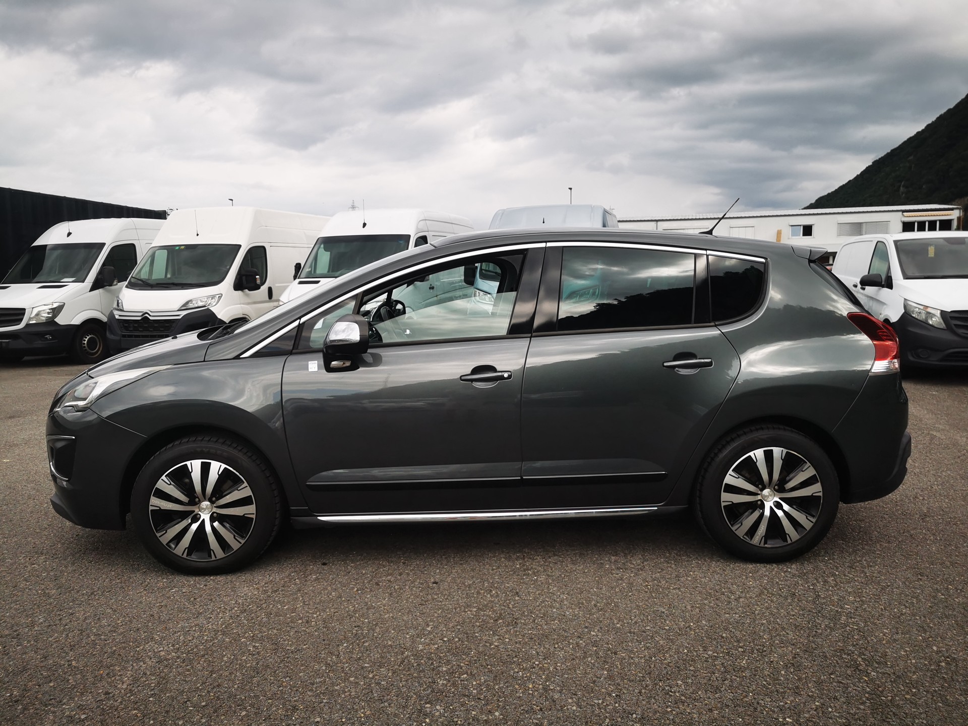 PEUGEOT 3008 HYbrid4 2.0 HDI ETG6-image-0