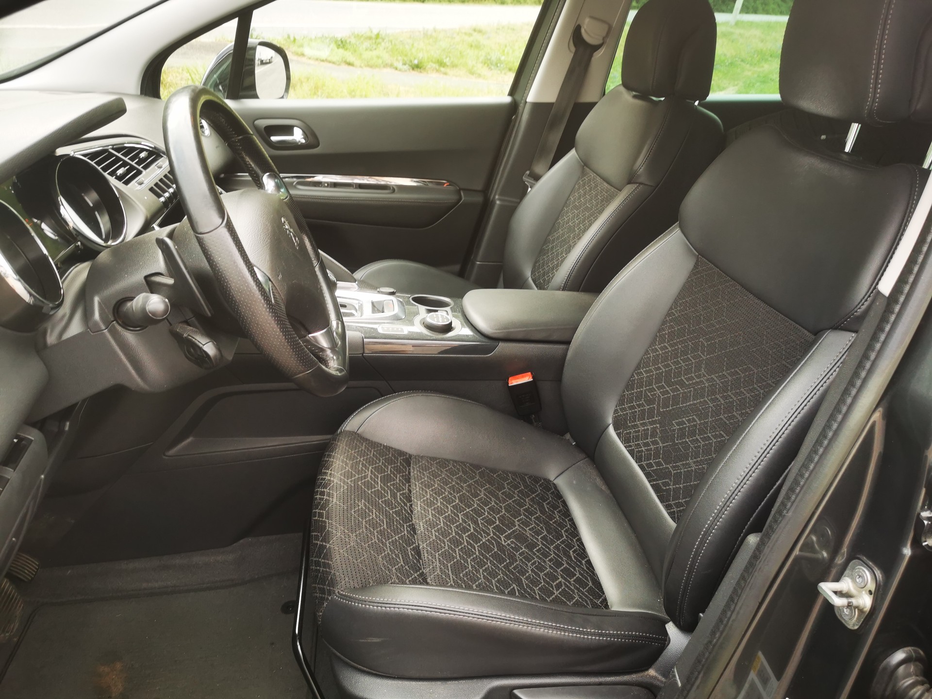 PEUGEOT 3008 HYbrid4 2.0 HDI ETG6-image-10