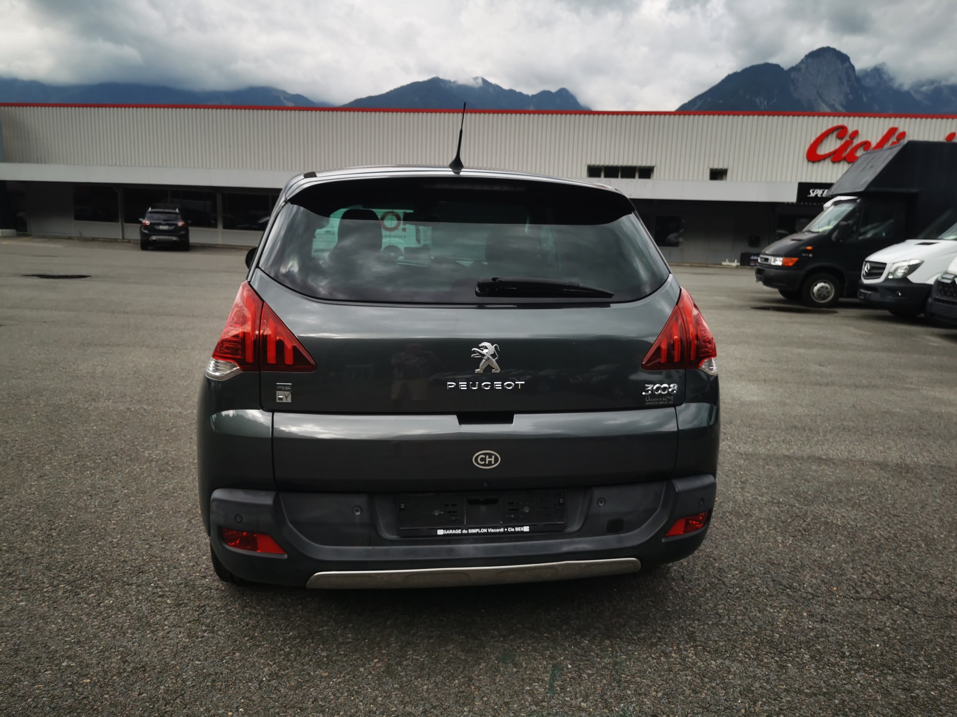 PEUGEOT 3008 HYbrid4 2.0 HDI ETG6-image-2