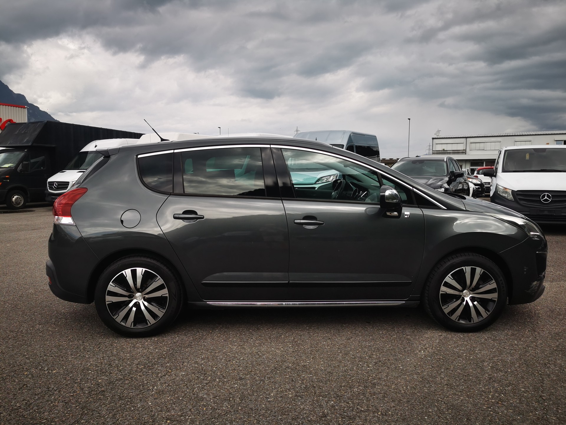 PEUGEOT 3008 HYbrid4 2.0 HDI ETG6-image-3