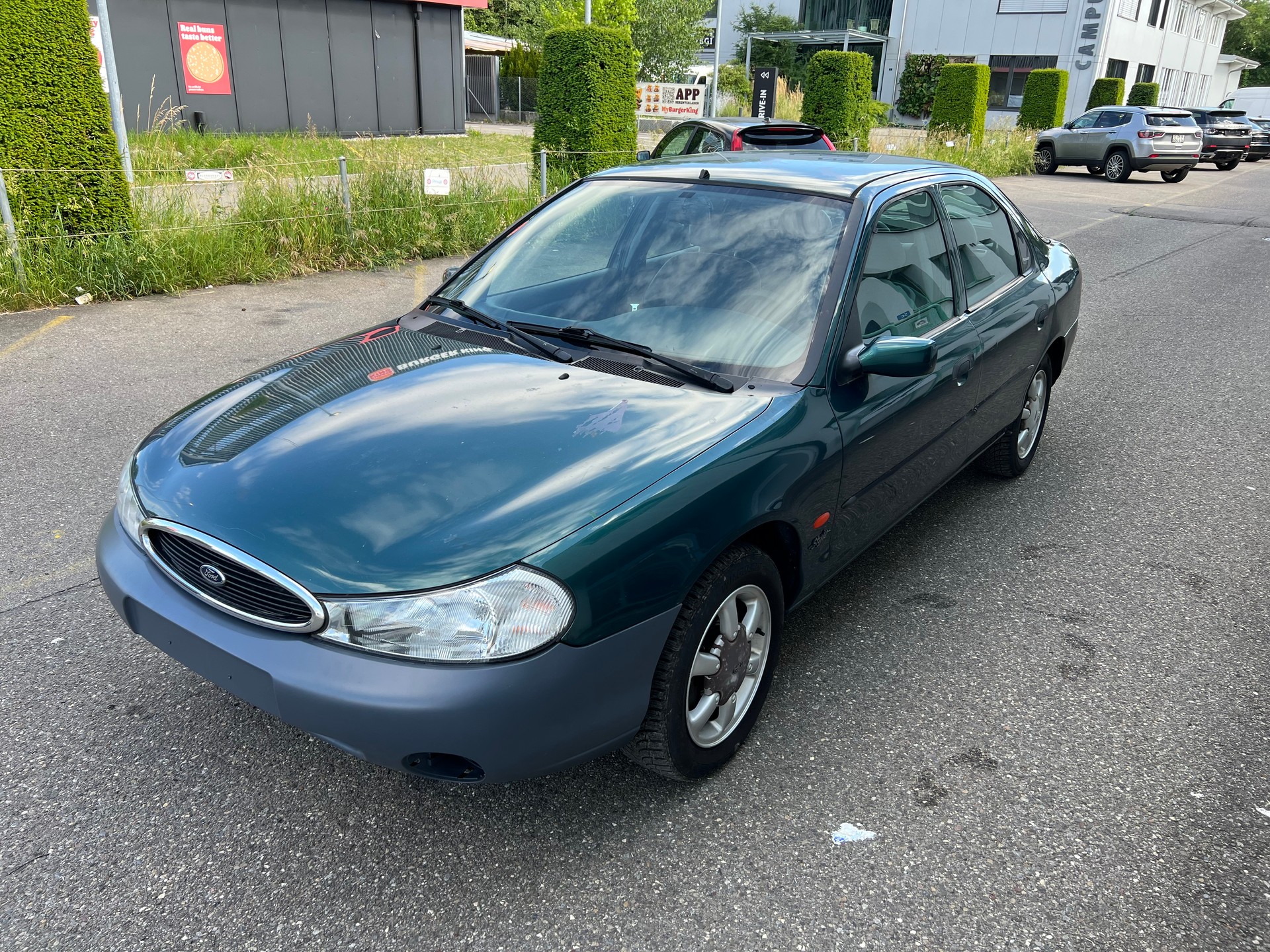 FORD Mondeo 2.0i Ghia-image-1