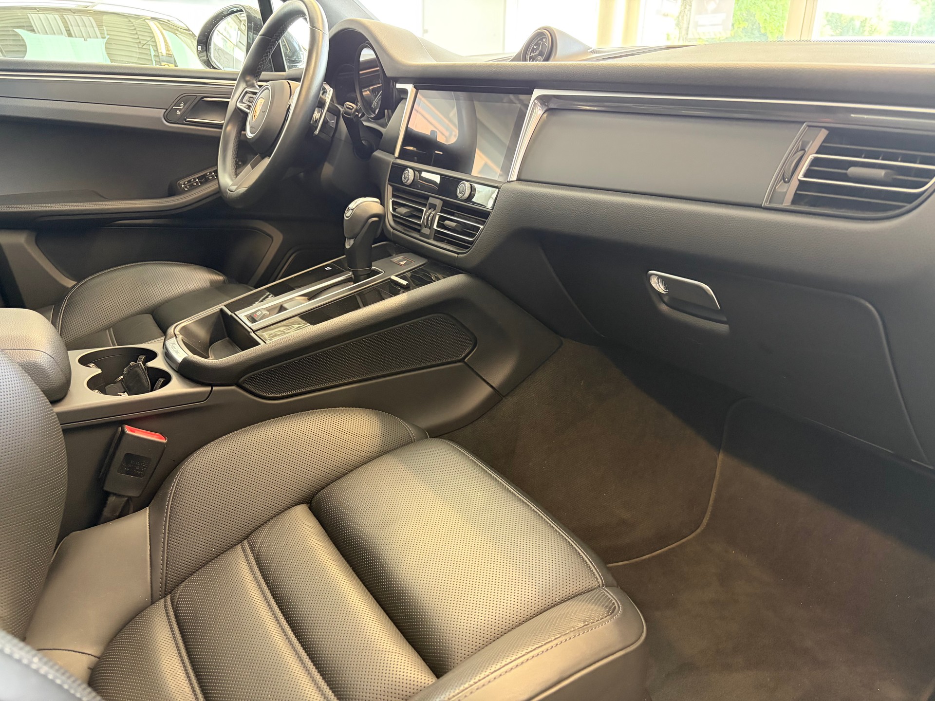 PORSCHE Macan PDK | CH | Swiss Package | Sitzbelüftung | PDLS+ | Panorama | 18-Weg Sportsitze |-image-30