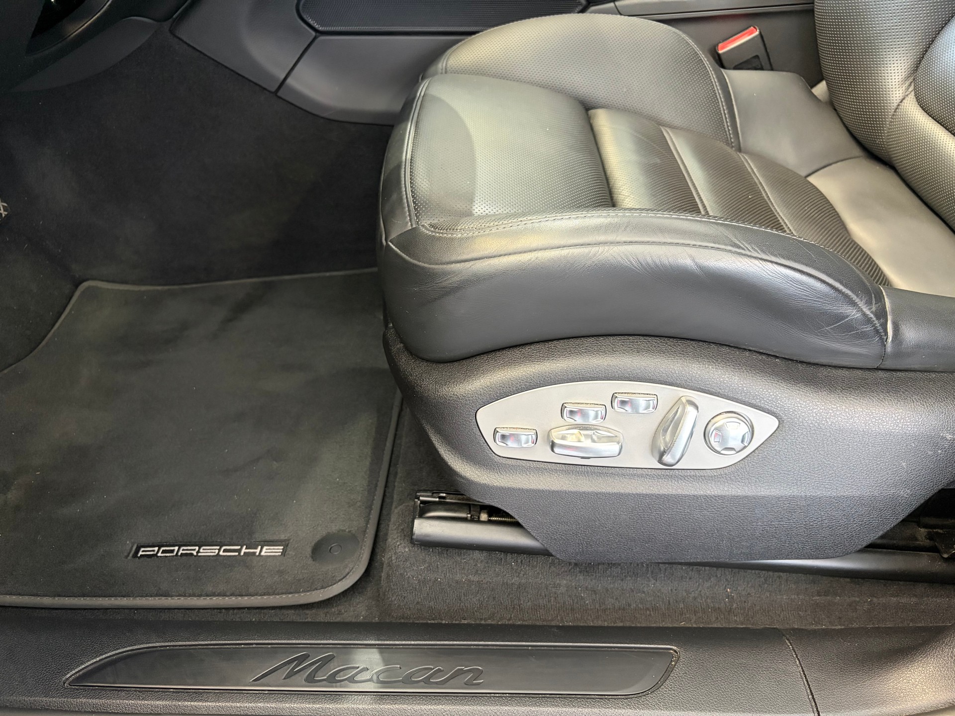 PORSCHE Macan PDK | CH | Swiss Package | Sitzbelüftung | PDLS+ | Panorama | 18-Weg Sportsitze |-image-22